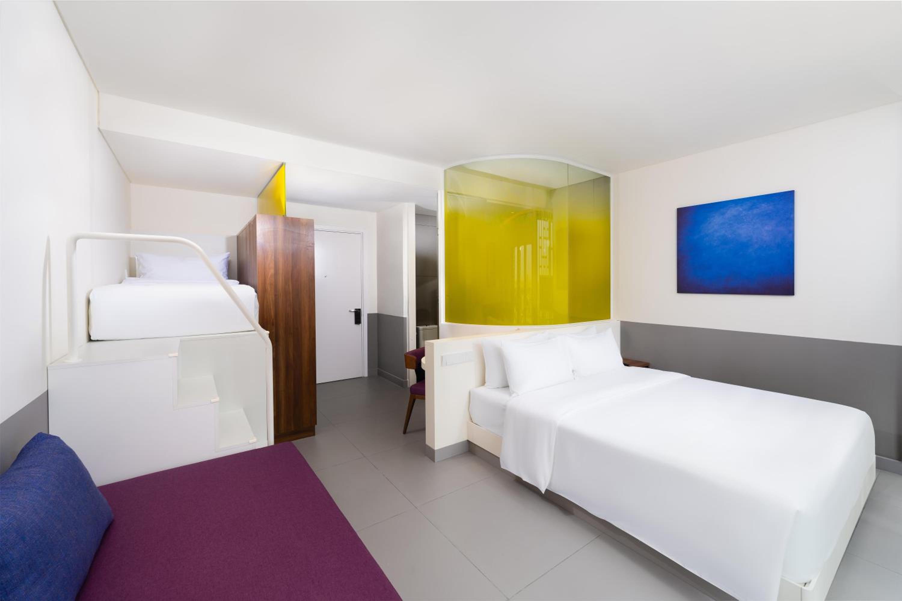 Deluxe King Room with City View - Photo 1