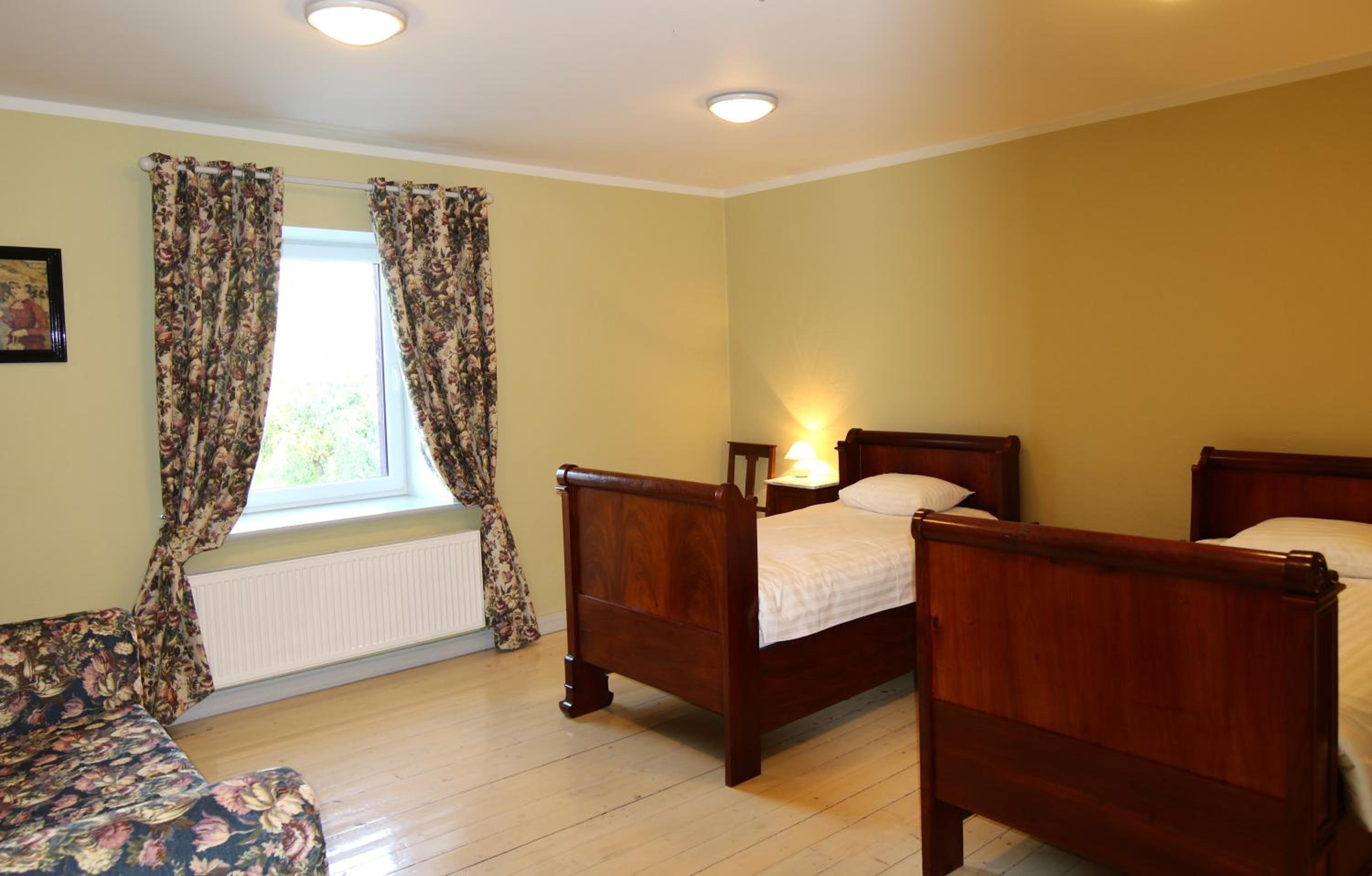 Twin Room - Photo 3