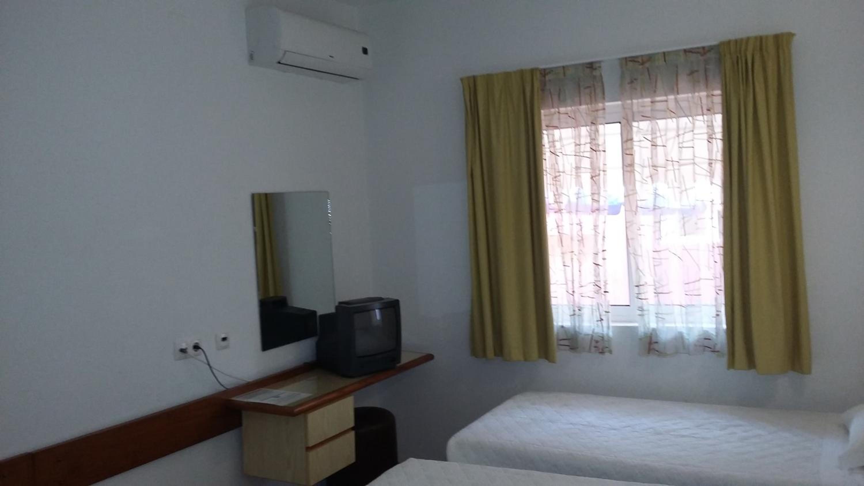 Twin Room - Photo 4