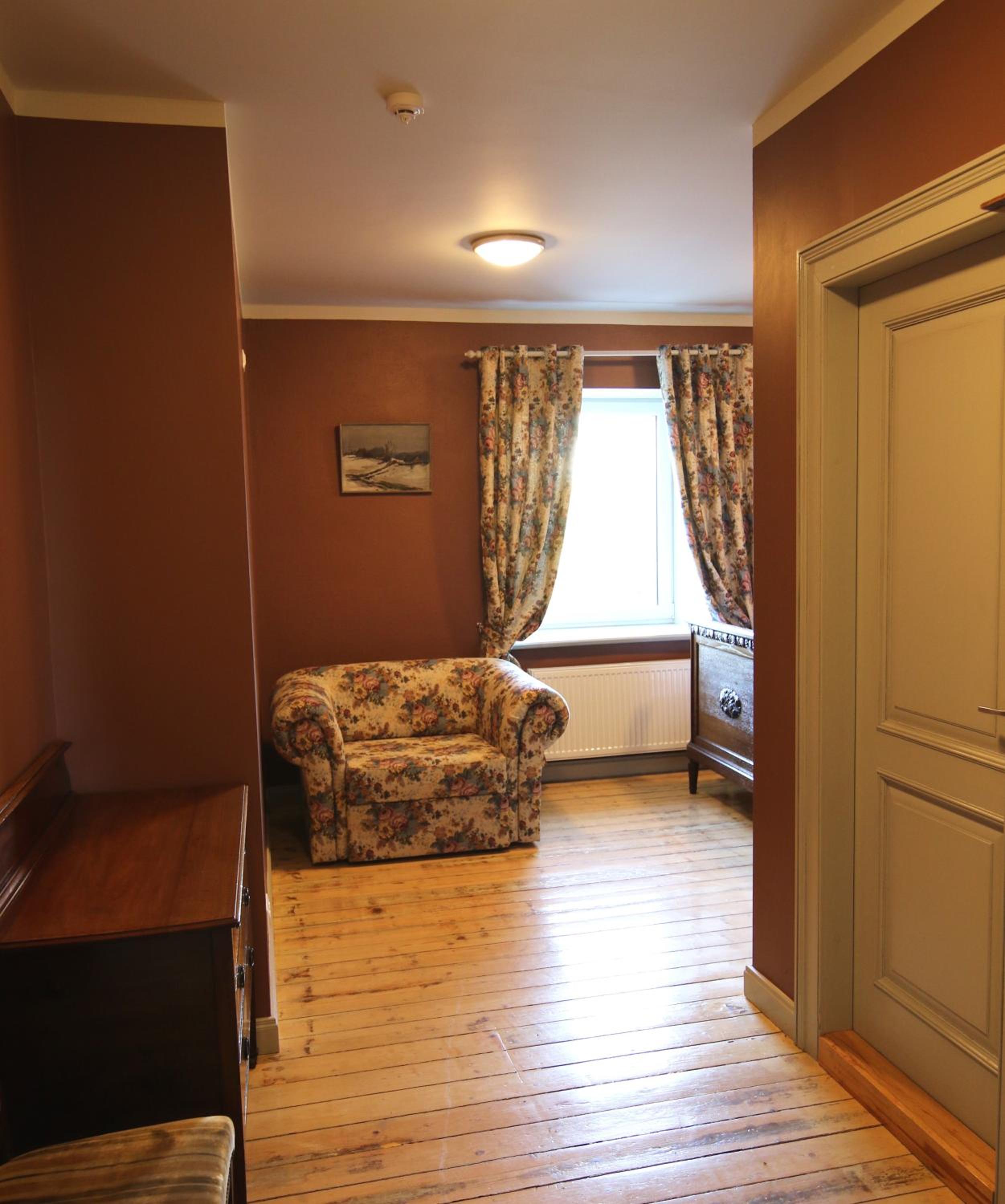 Family Room - Photo 9