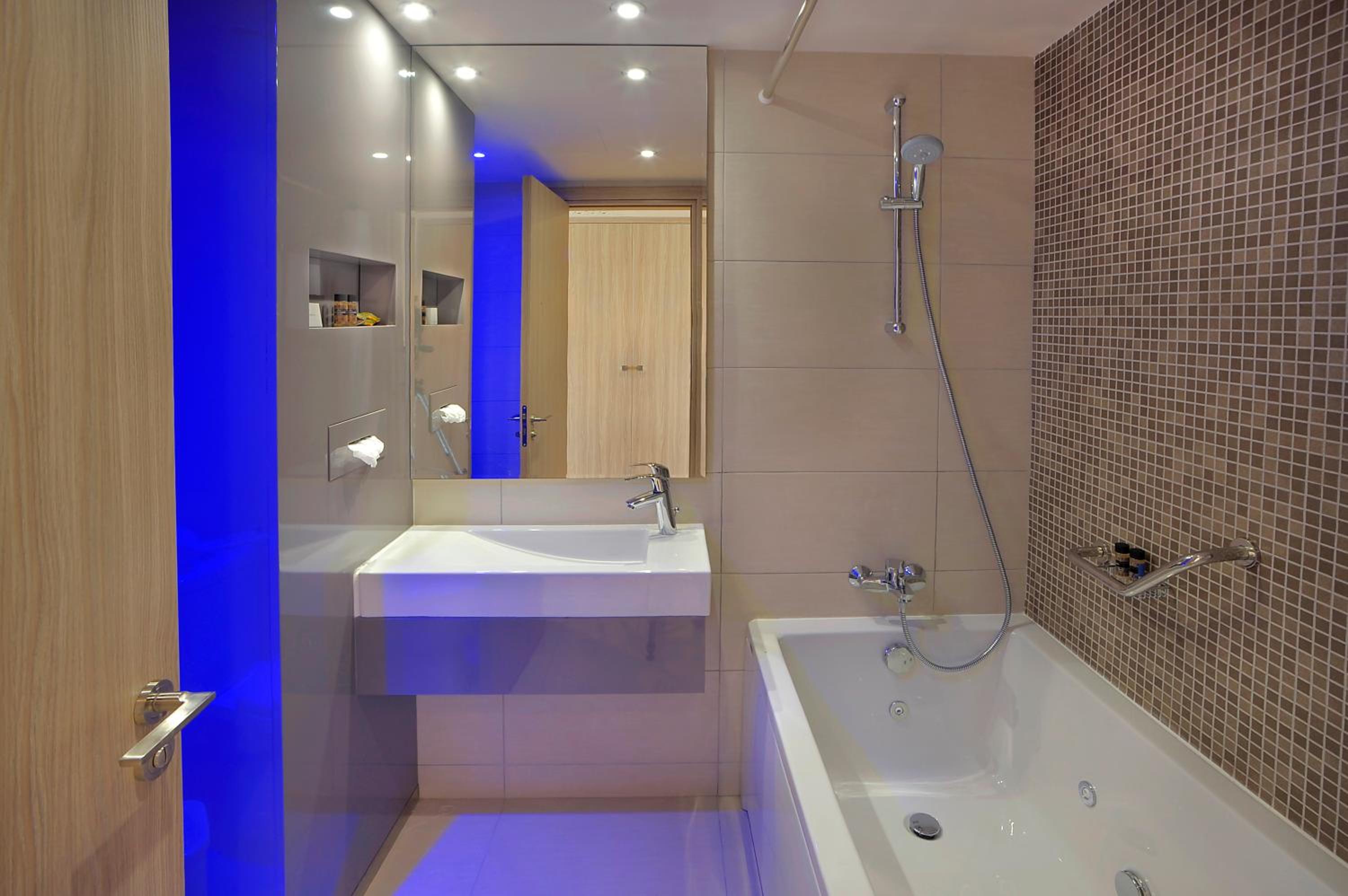Deluxe Sea View Room with Indoor/Outdoor Spa Bath photo 3