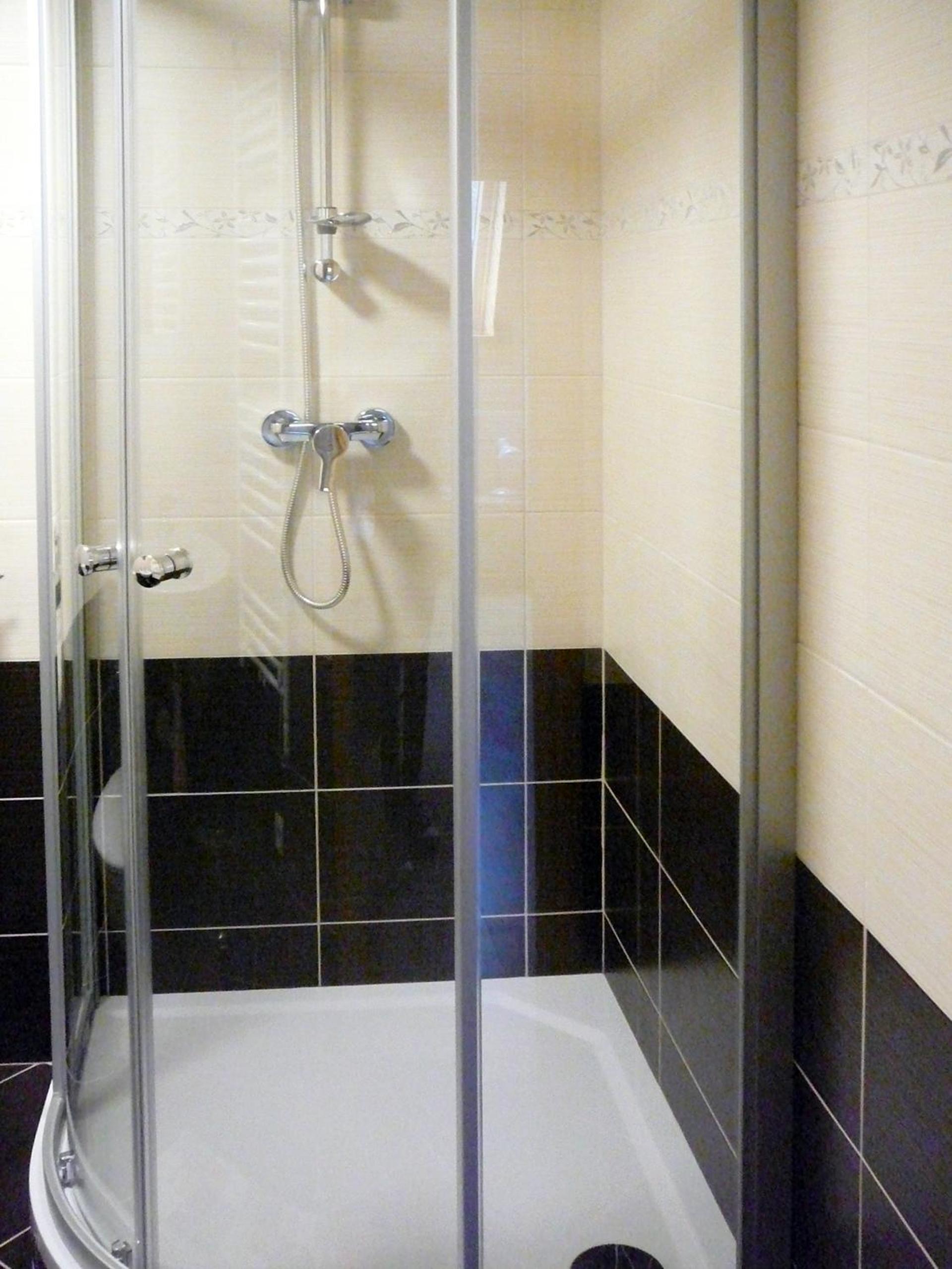 Double or Twin Room with Private Bathroom - Photo 5