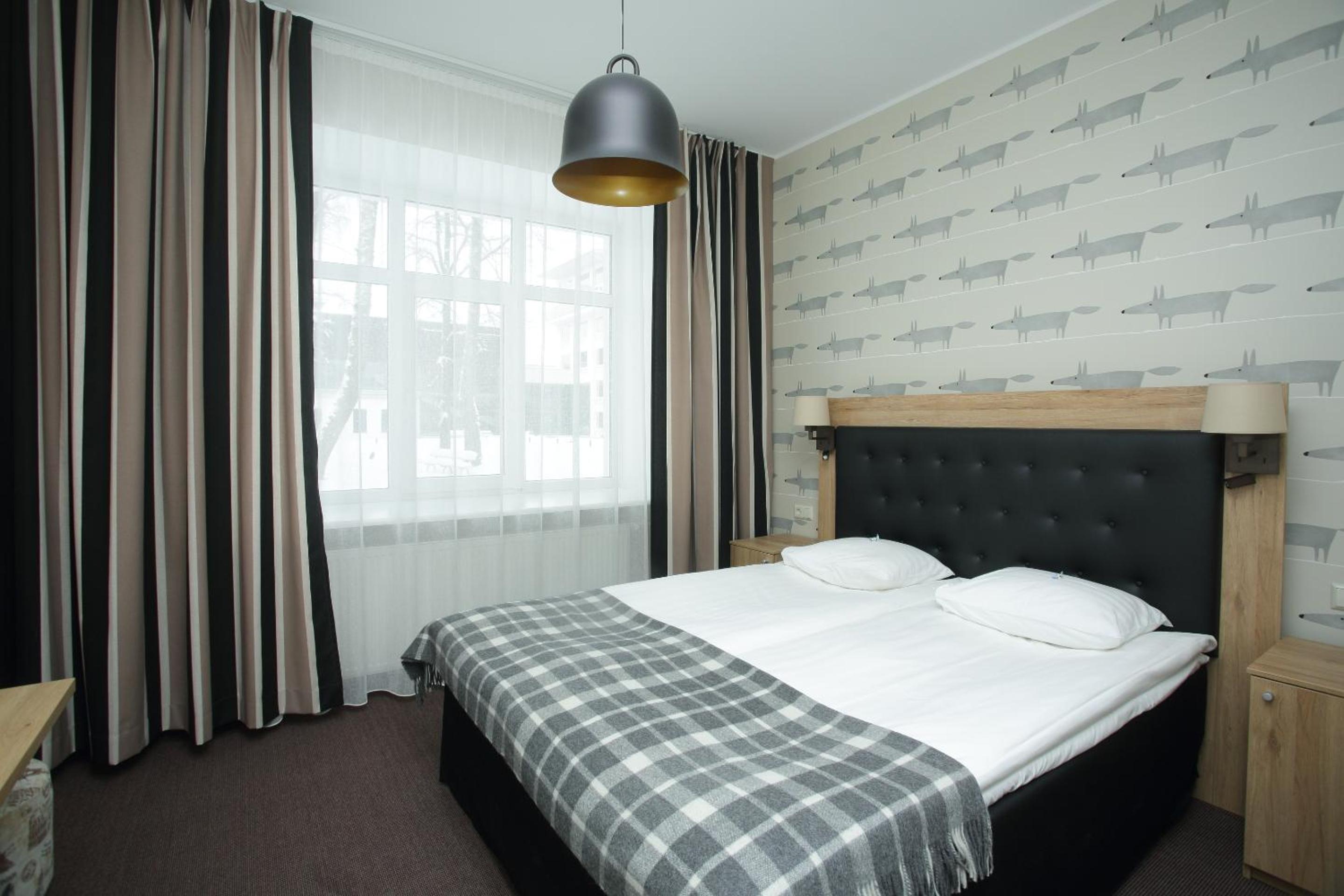 Double or Twin Room with Pool Access - Photo 3