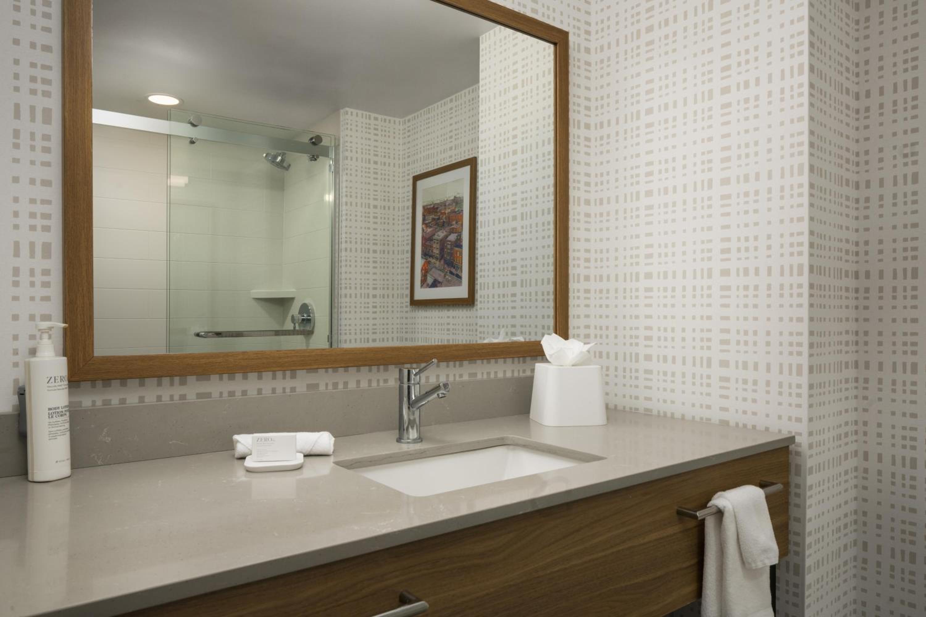 King Room - Hearing Access/Non-Smoking - Photo 2