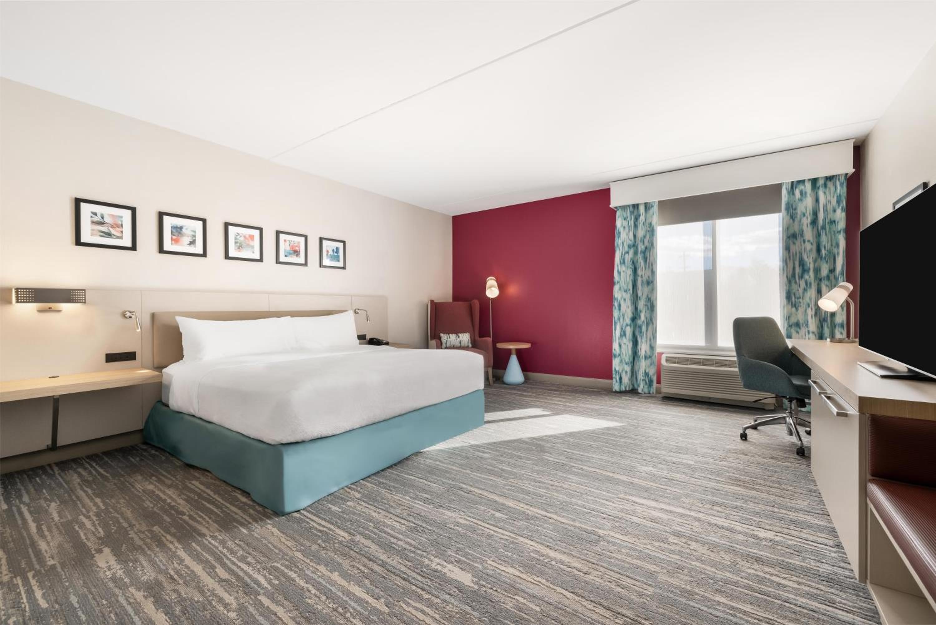 King Room with Bath Tub - Mobility Access - Photo 3