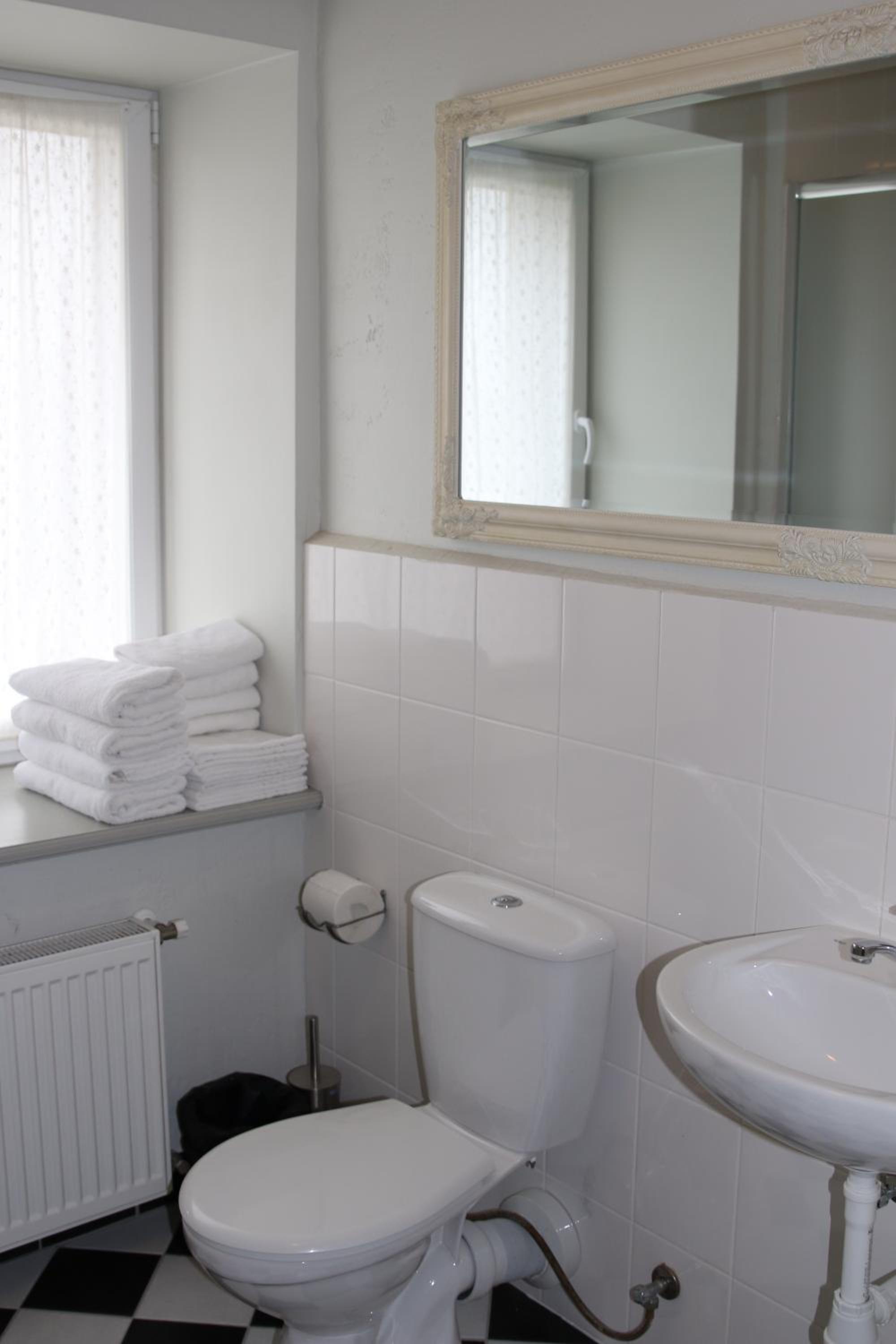 Twin Room - Photo 9
