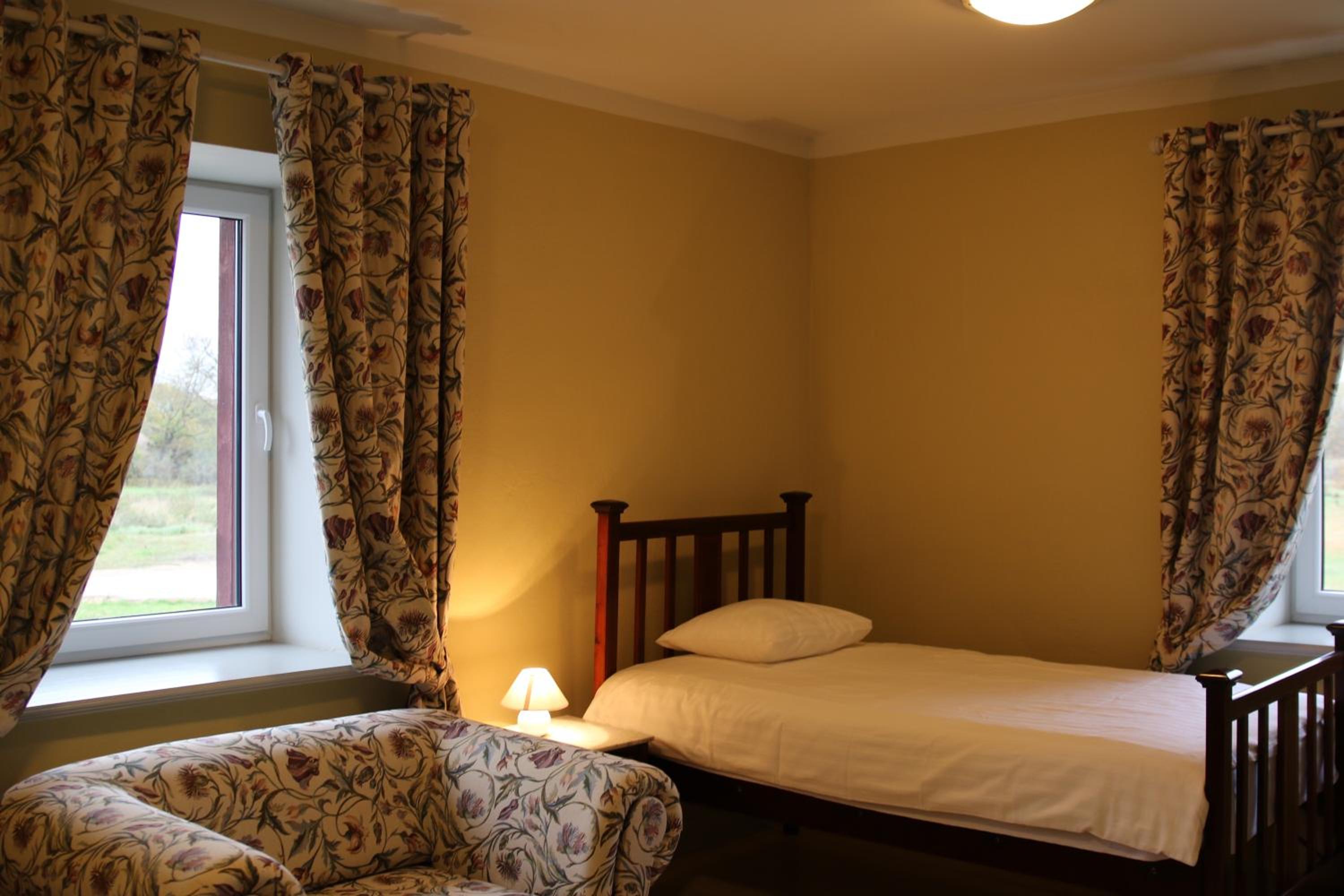 Twin Room - Photo 8