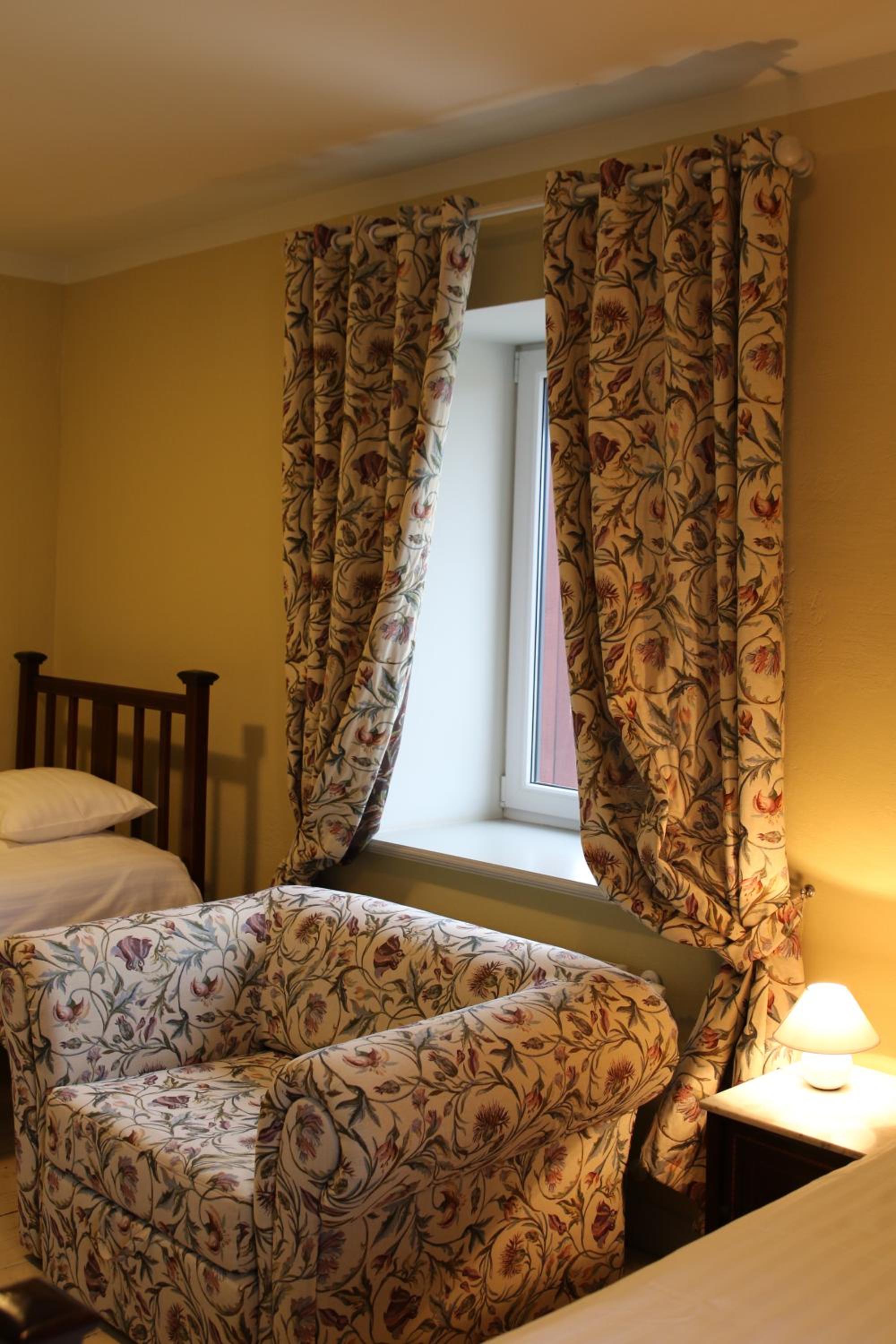 Twin Room - Photo 11