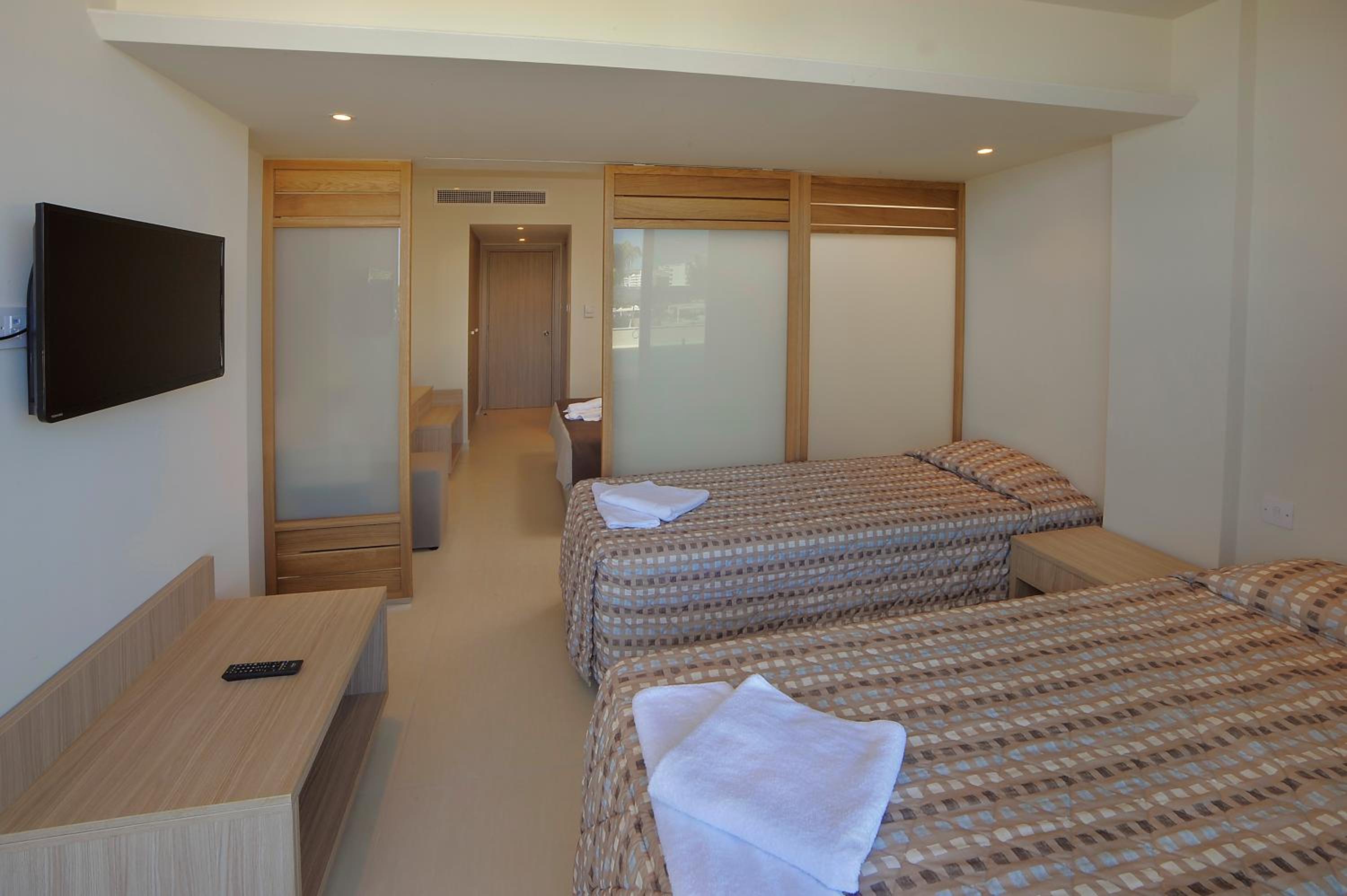 Superior Family Room with Sea View (2 Adults + 2 Children) - Photo 3