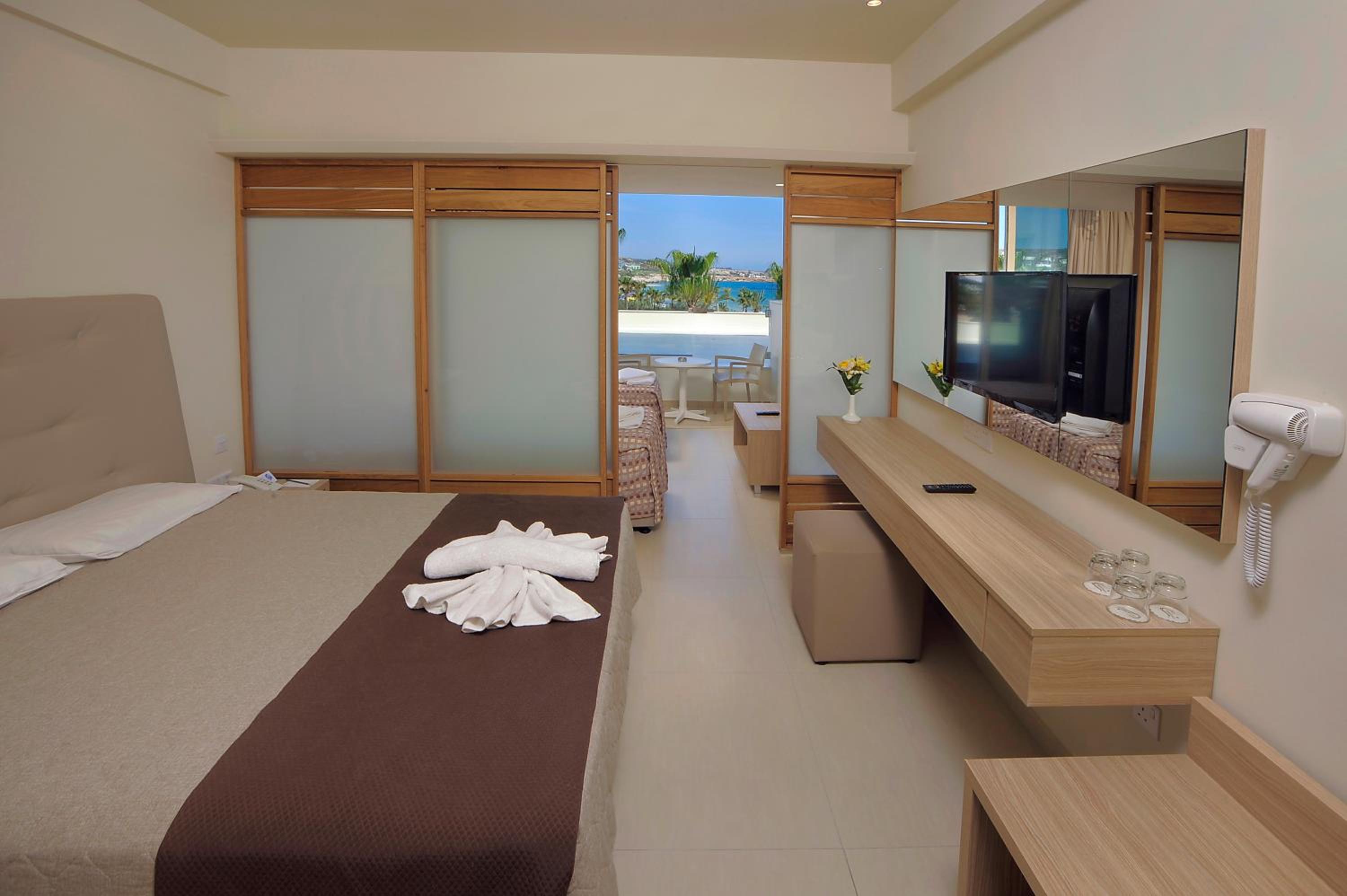 Superior Family Room with Sea View (2 Adults + 2 Children) - Photo 1
