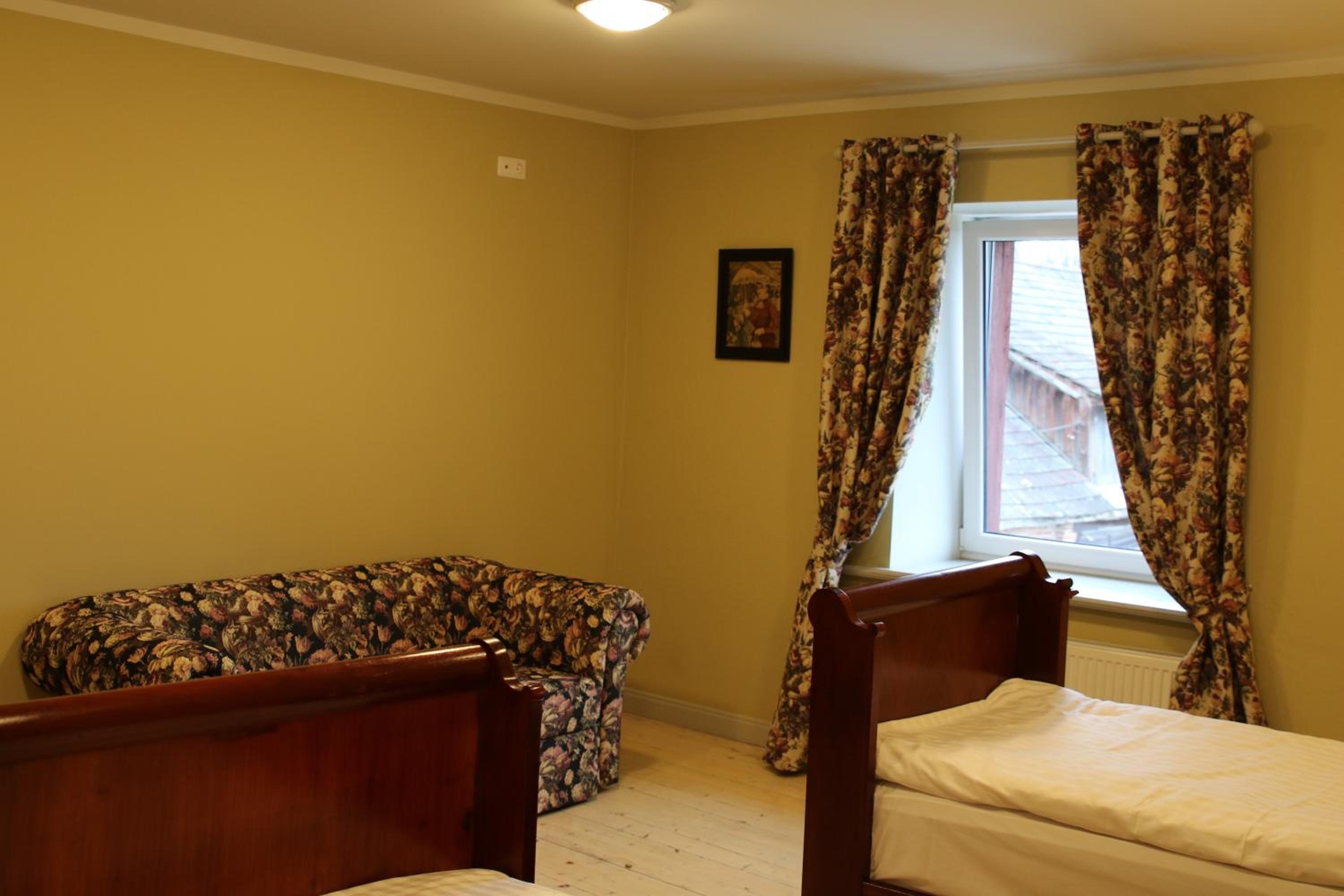 Twin Room - Photo 5