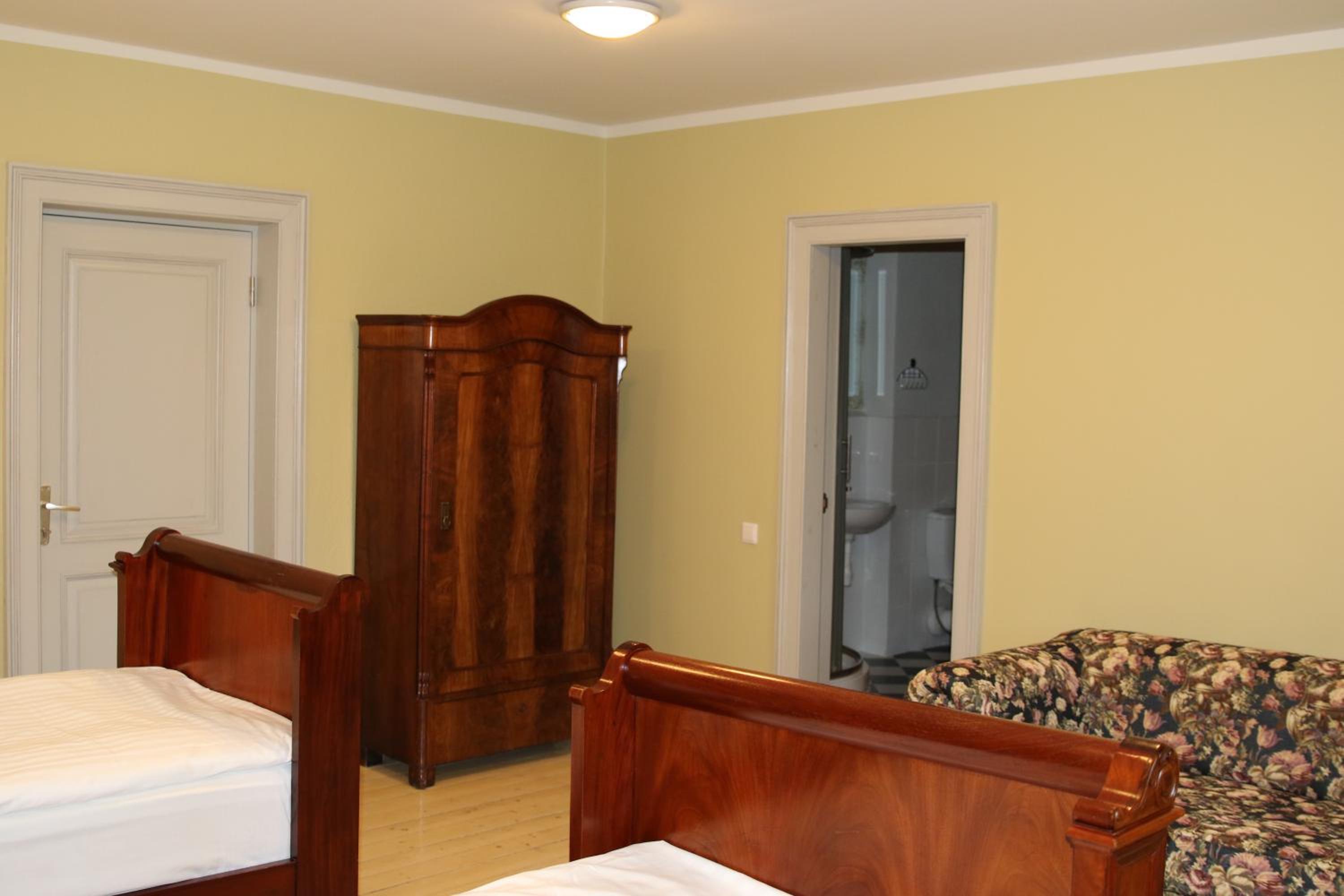 Twin Room - Photo 6