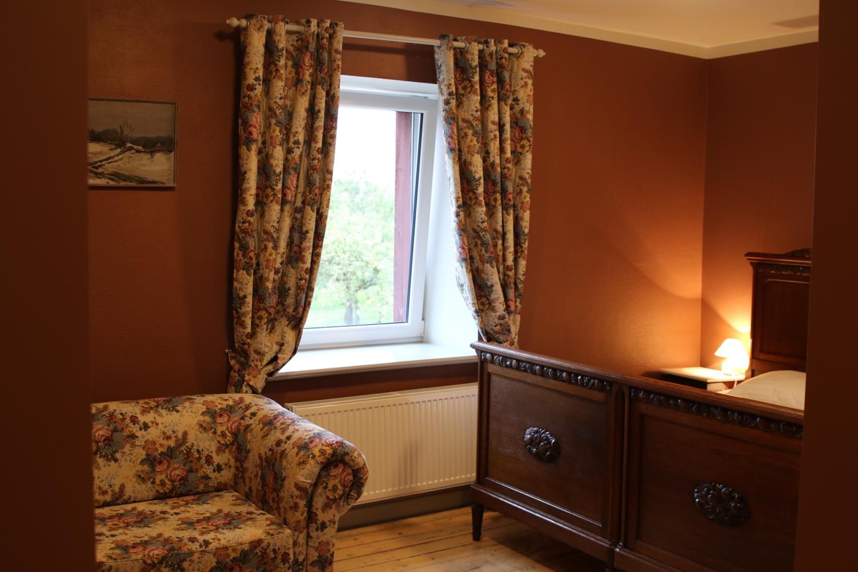 Family Room - Photo 25