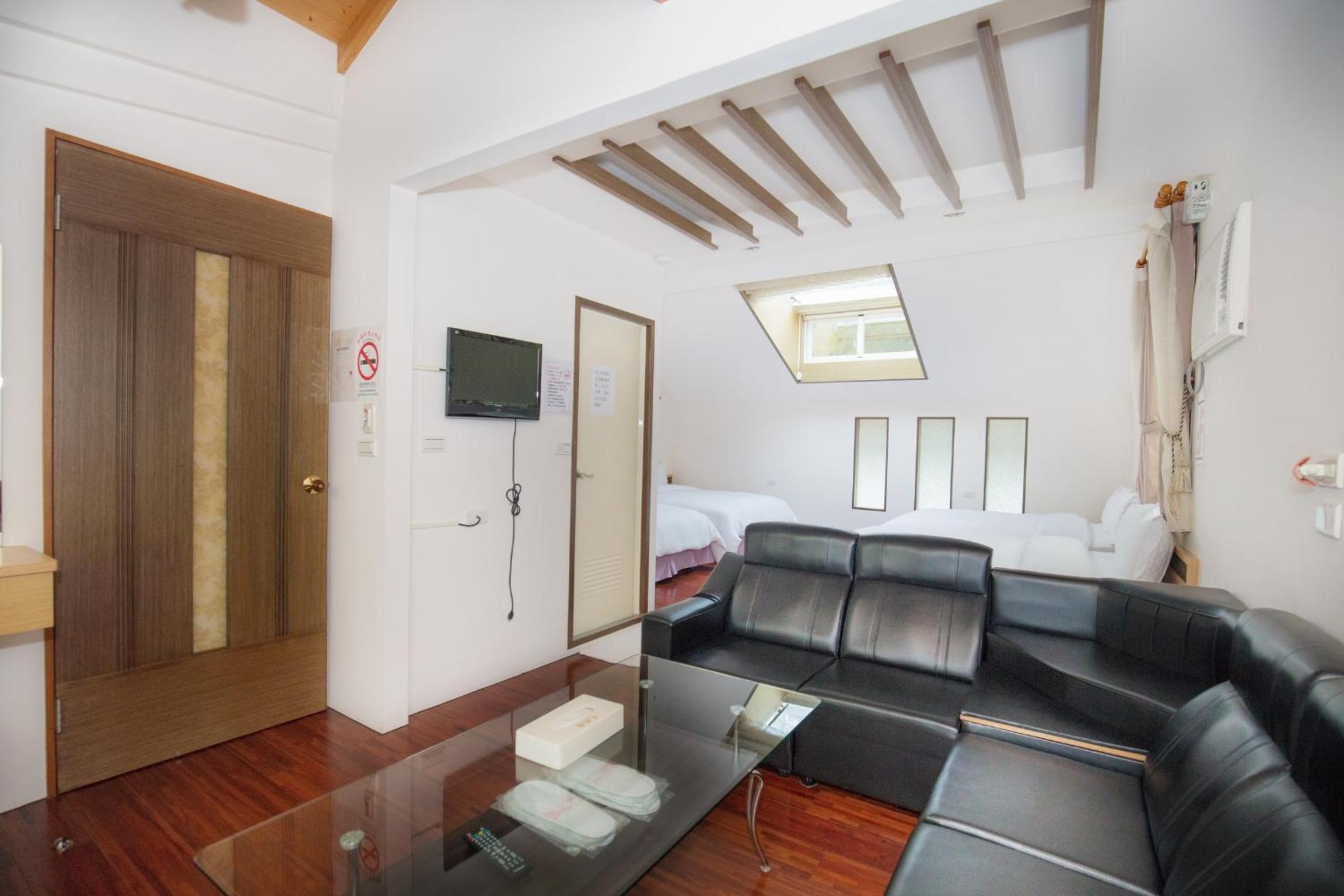 Four-Bedroom House photo 3