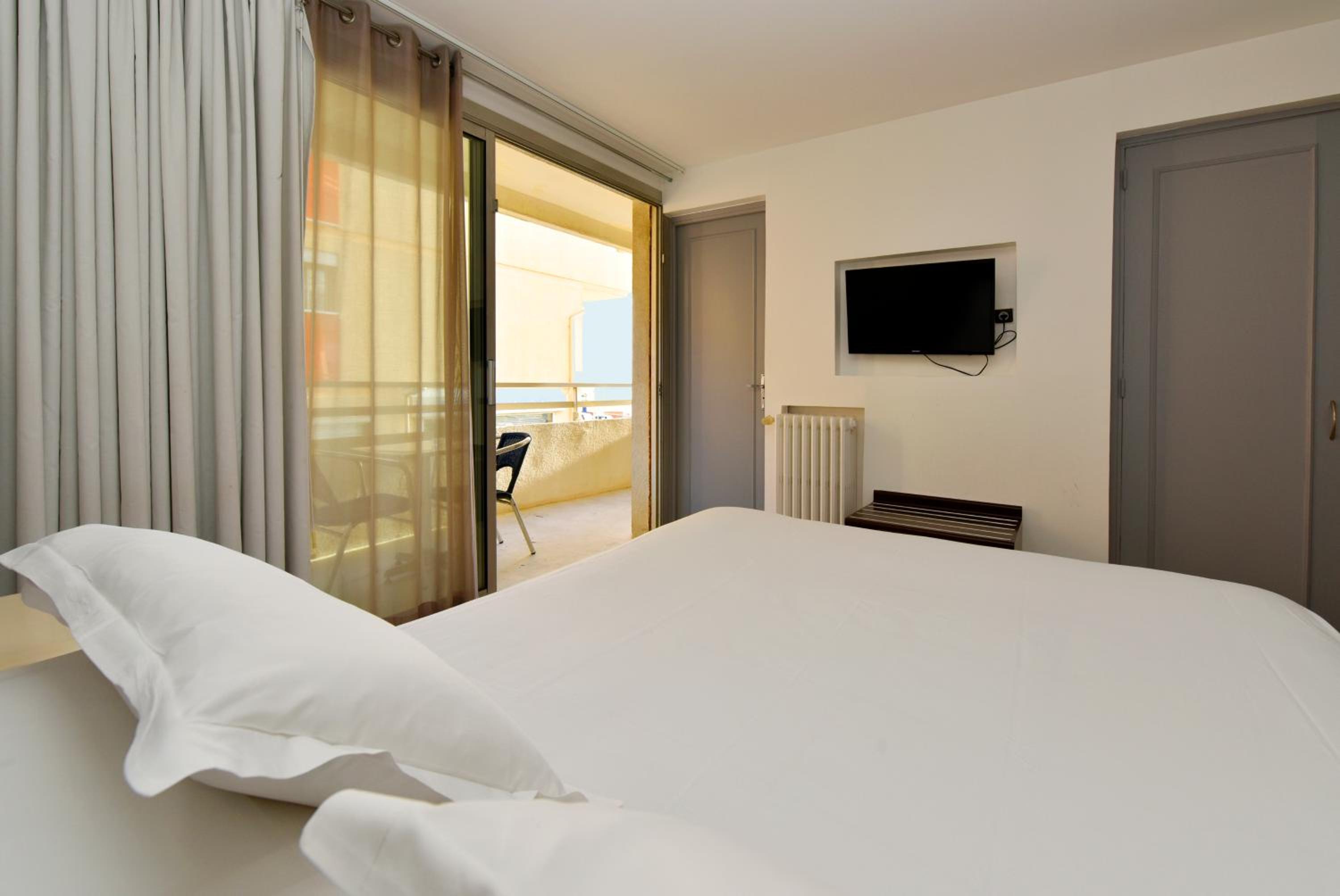 Double Room with Partial Sea View - Photo 5