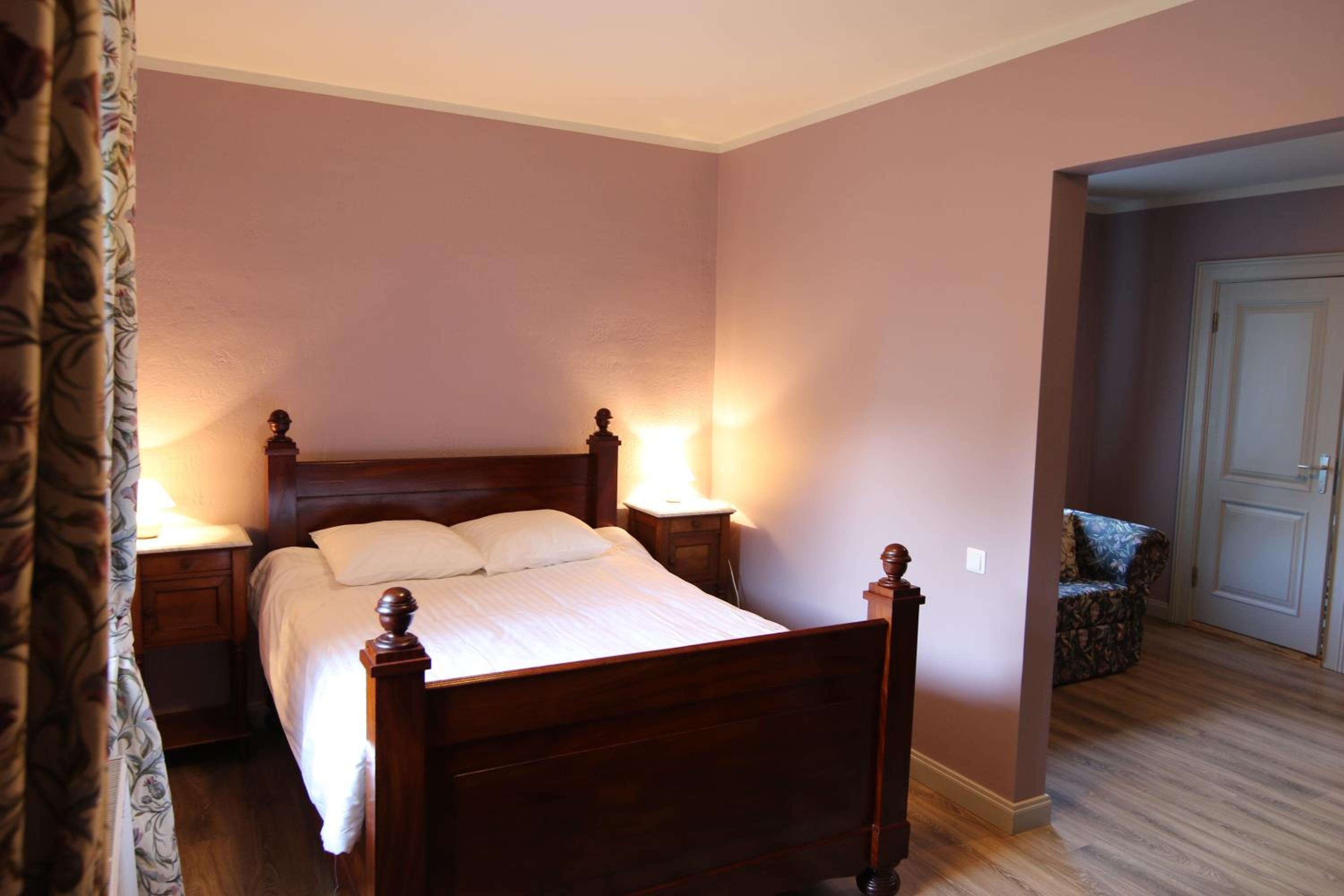 Standard Double Room - Photo 11