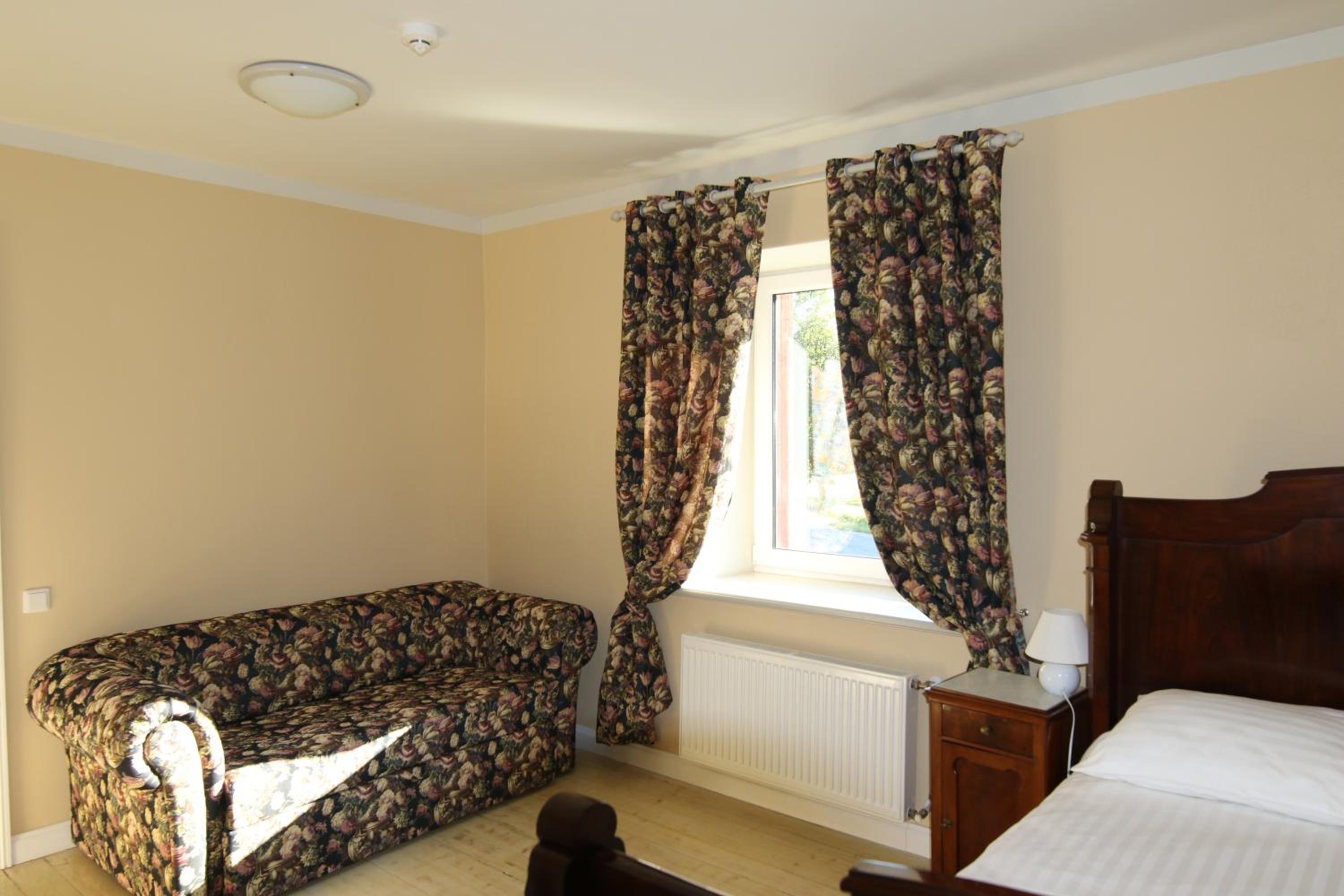 Family Room - Photo 23
