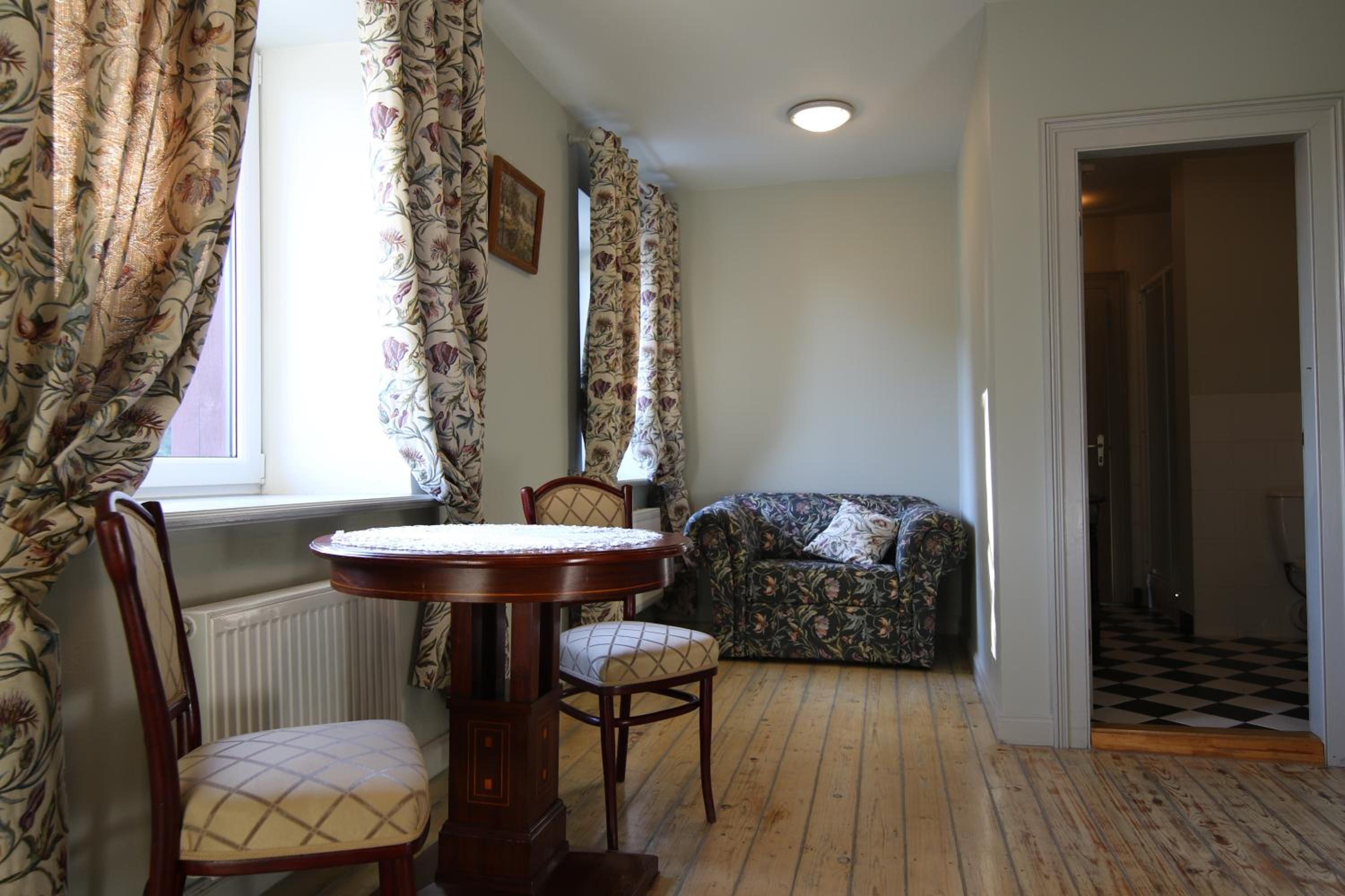 Family Room - Photo 21