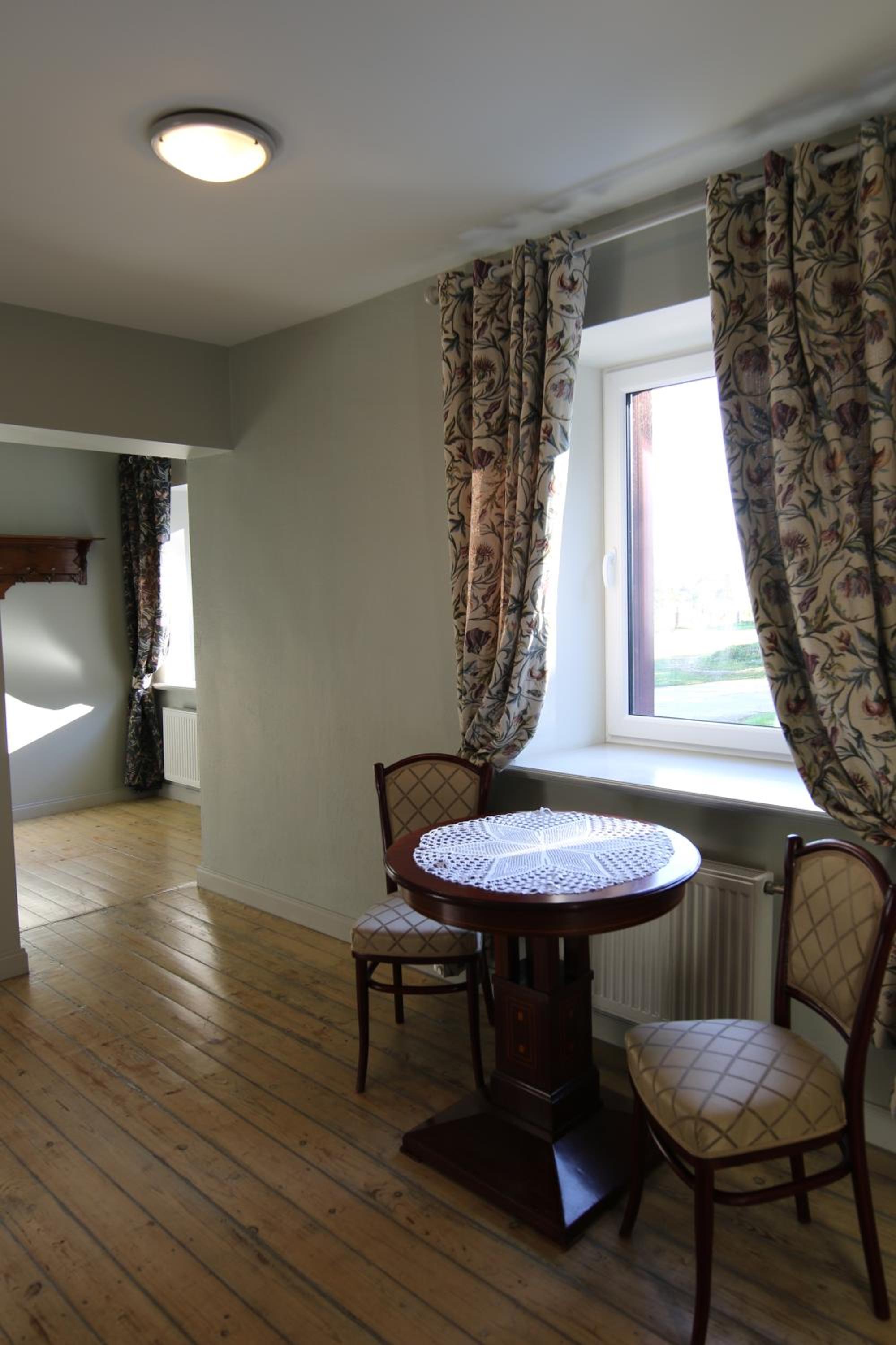 Family Room - Photo 20