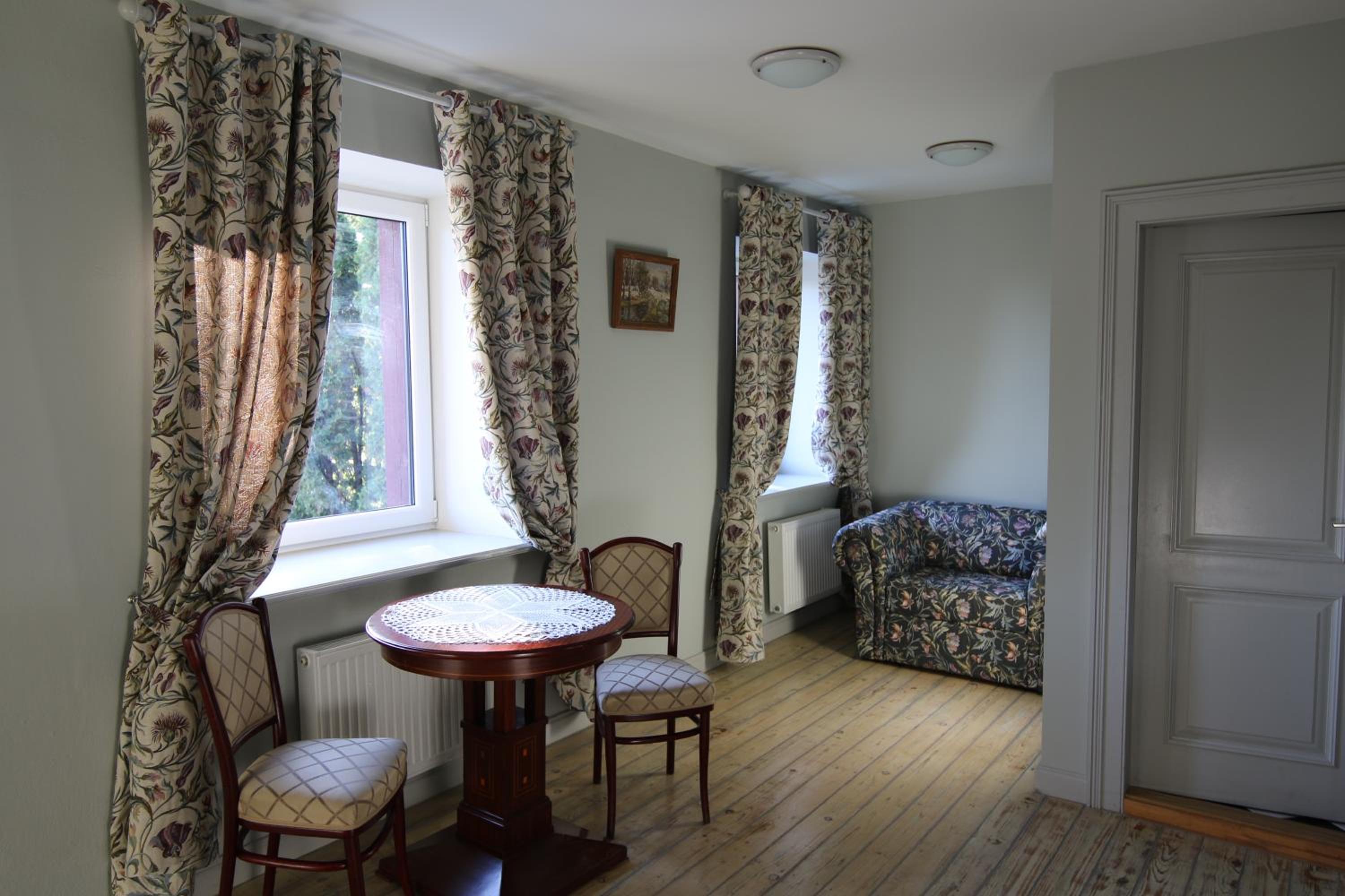 Family Room - Photo 12