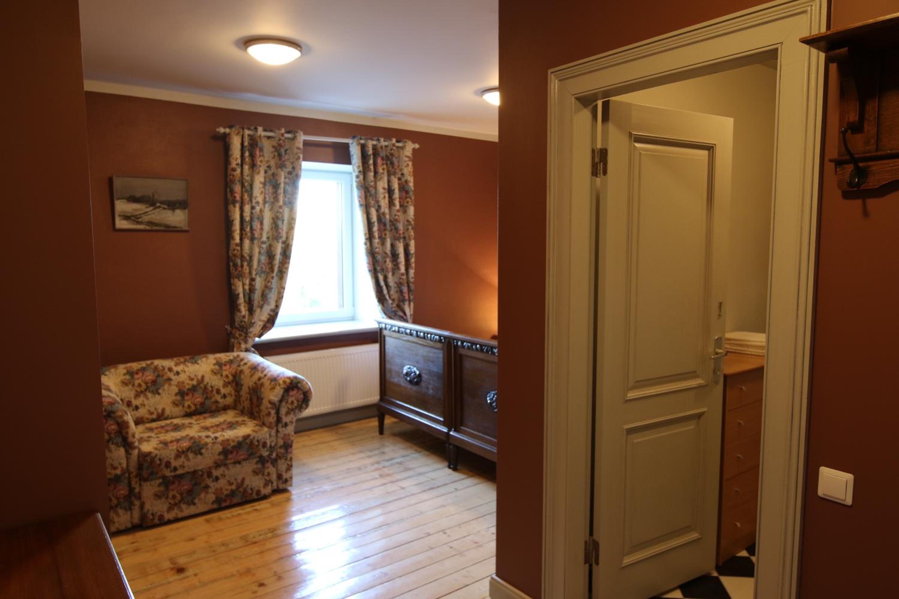 Family Room - Photo 15