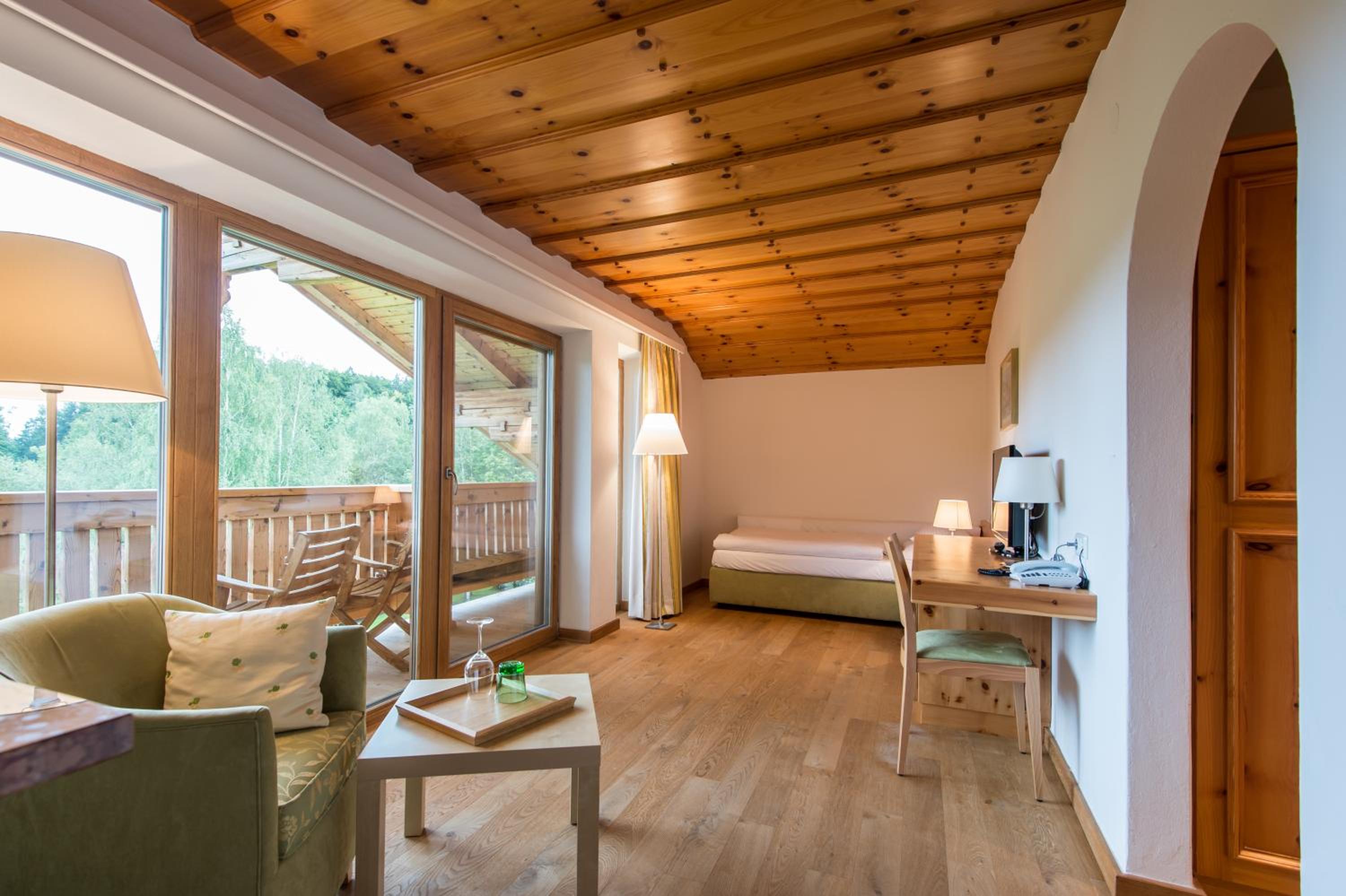 Deluxe Single Room with Balcony photo 2