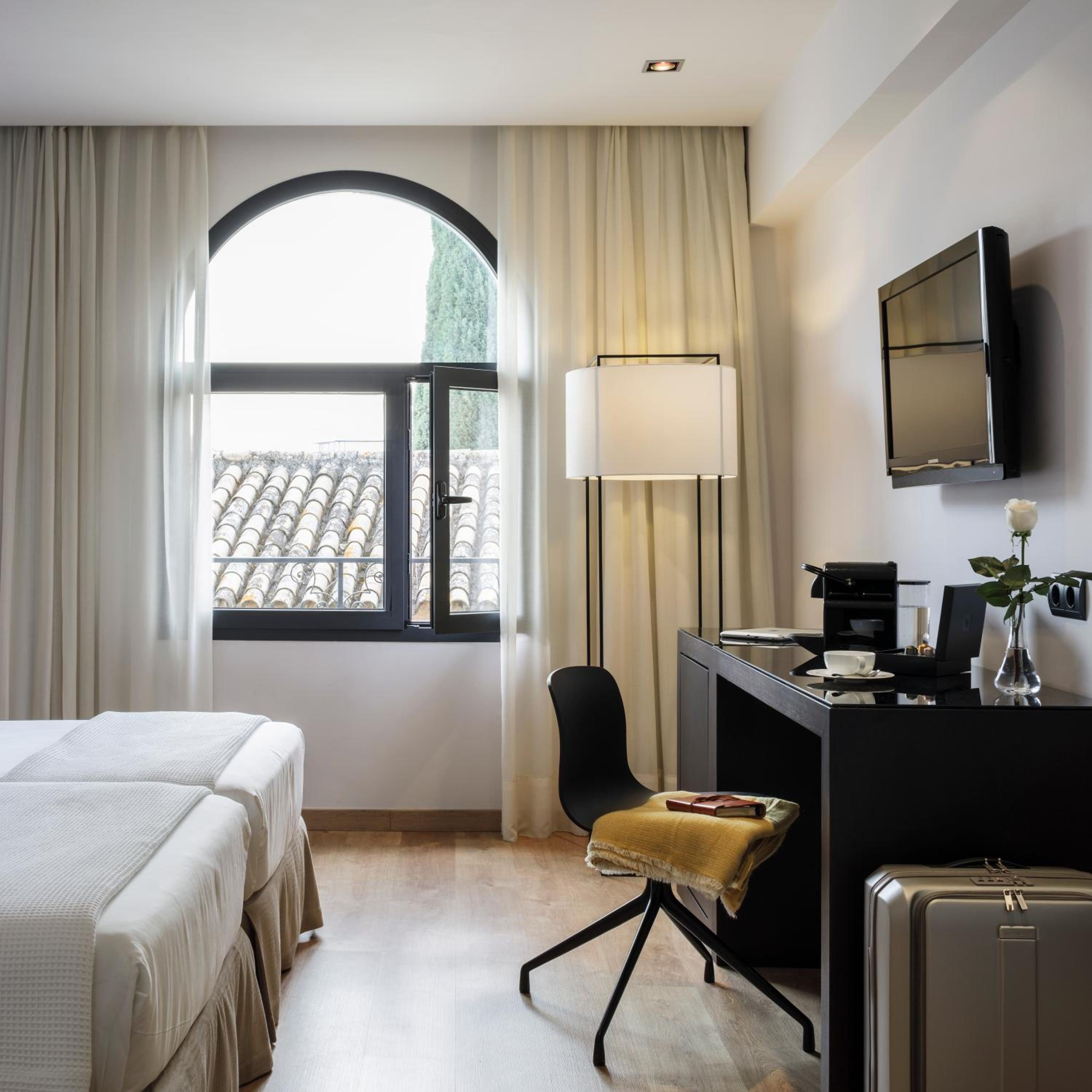 Standard Double or Twin Room (1-2 Adults) - Photo 7