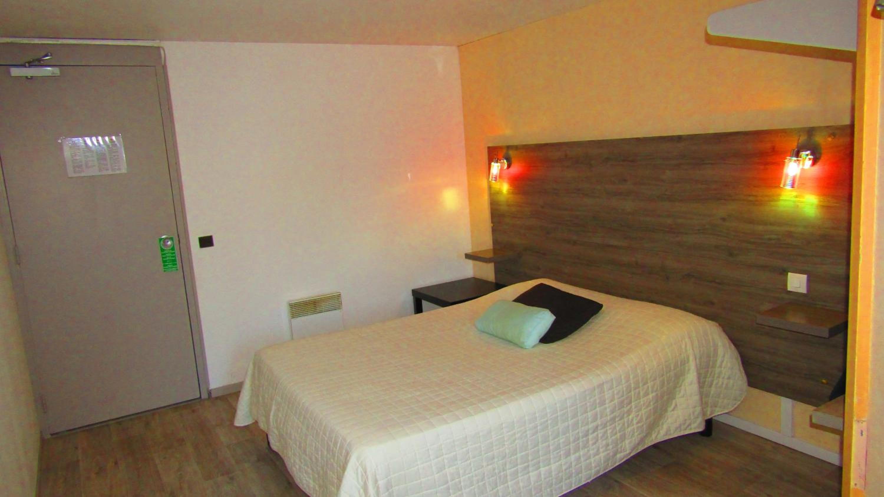 Double Room - Photo 10