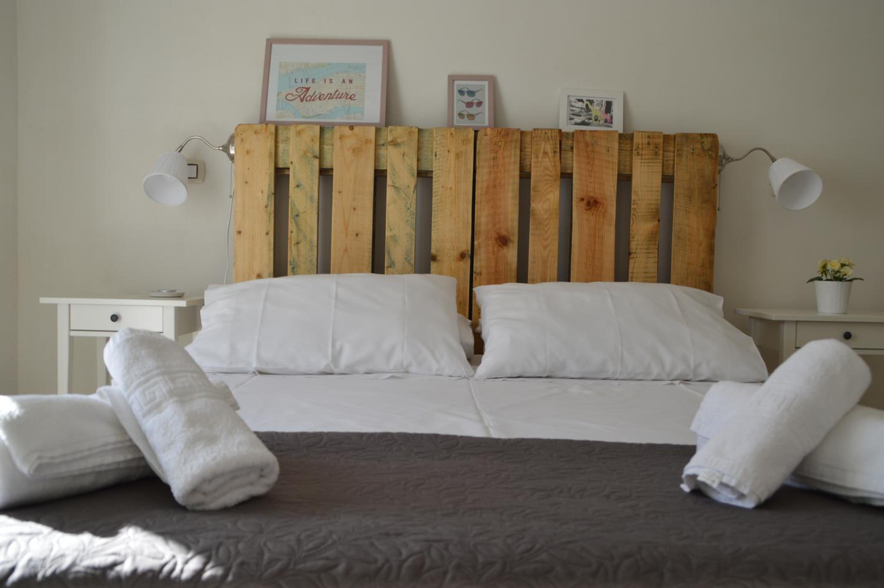 Deluxe Double Room with Balcony - Photo 20