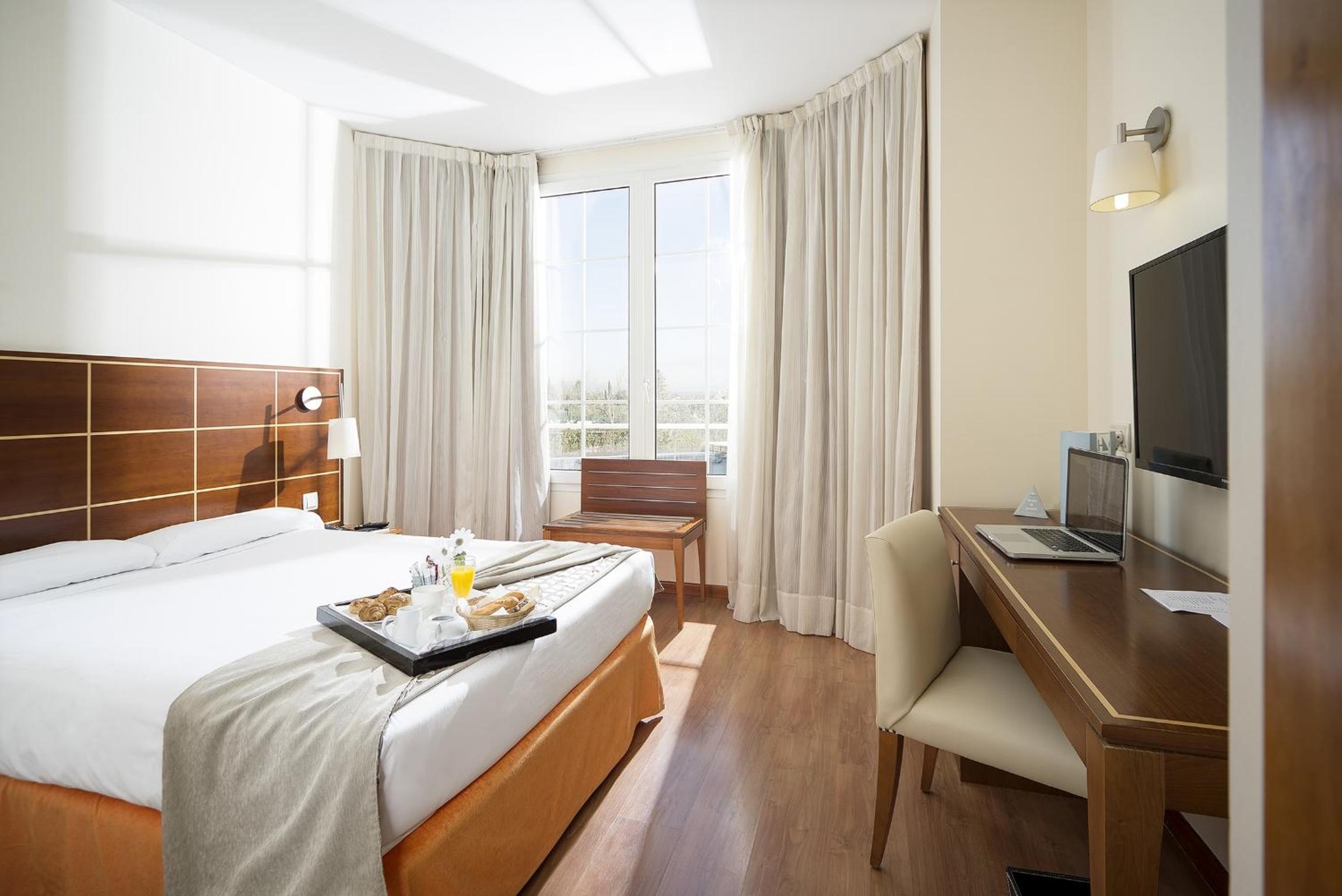 Double or Twin Room - Photo 3