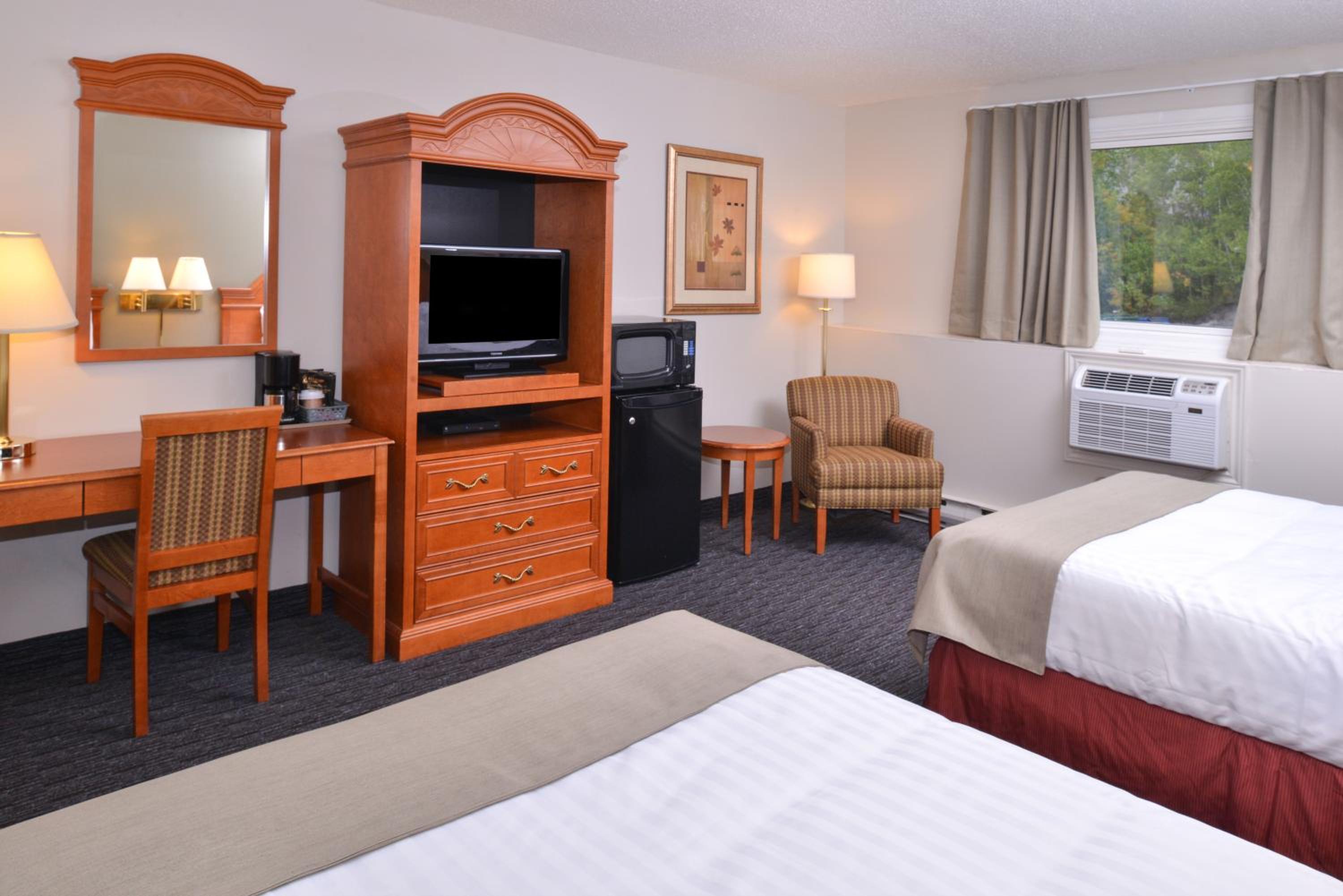 Standard Double Room with Two Double Beds - Non Smoking/Top Floor photo 2