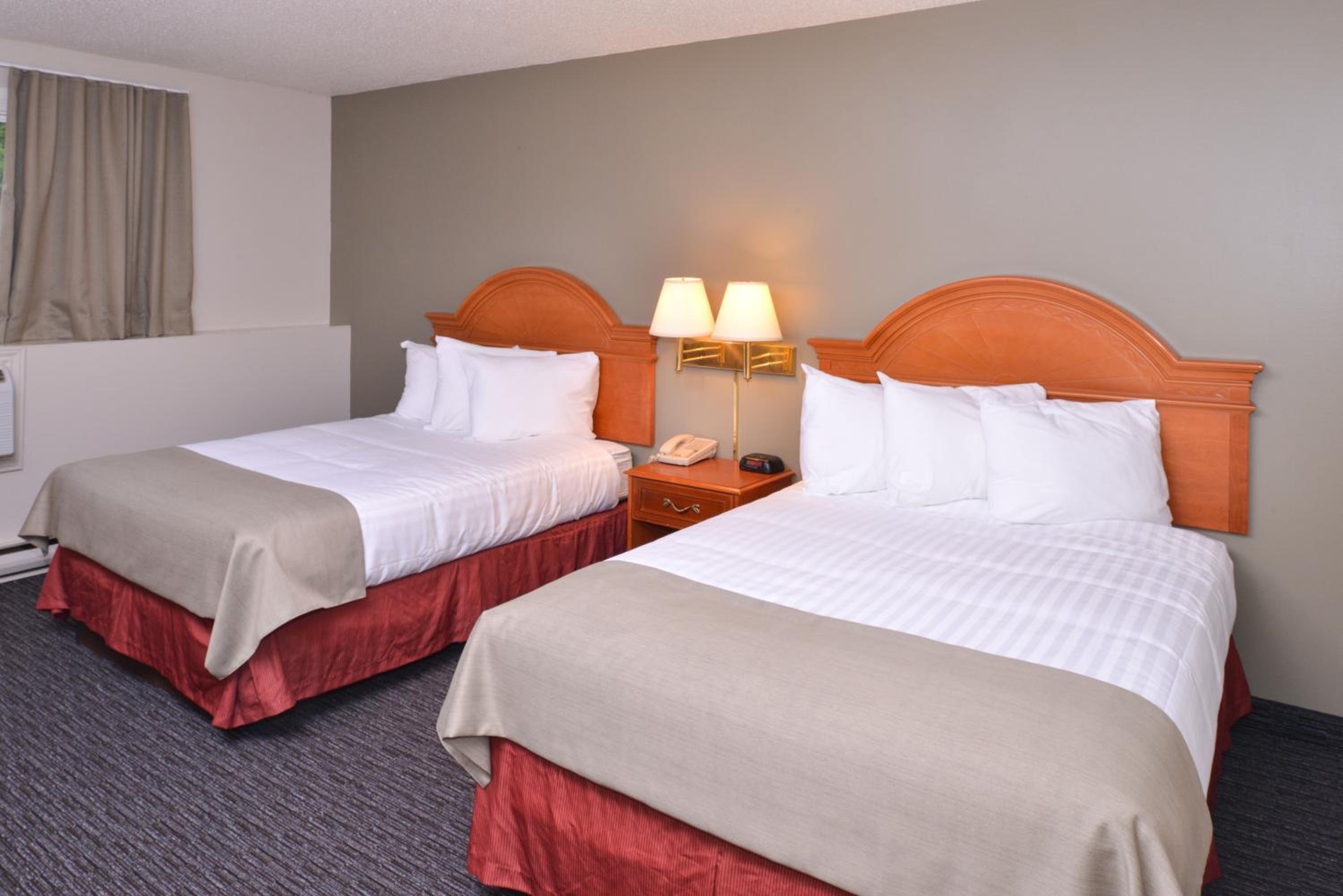Standard Double Room with Two Double Beds - Non Smoking/Top Floor photo 3