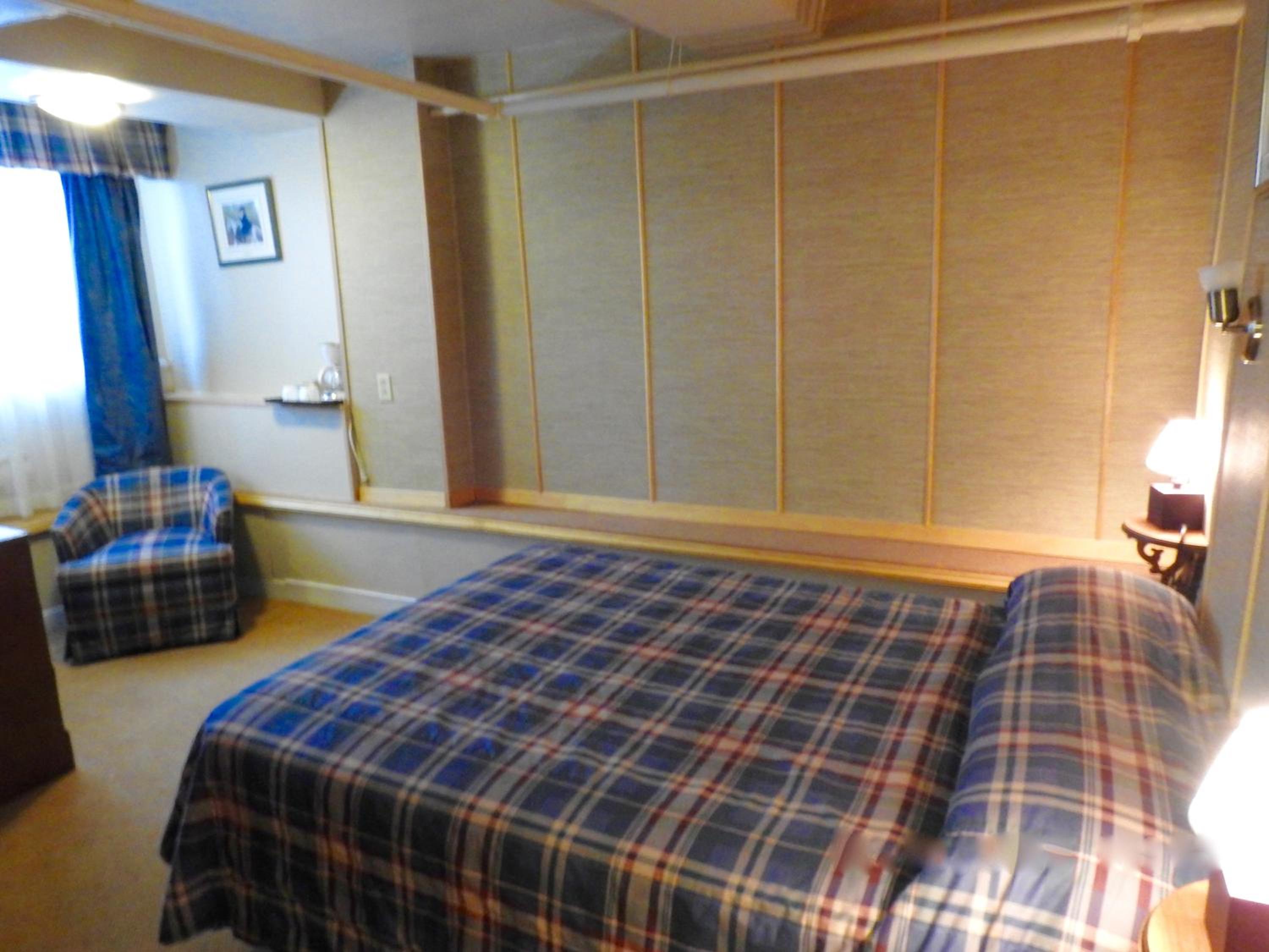 Economy Double Room - Half Basement