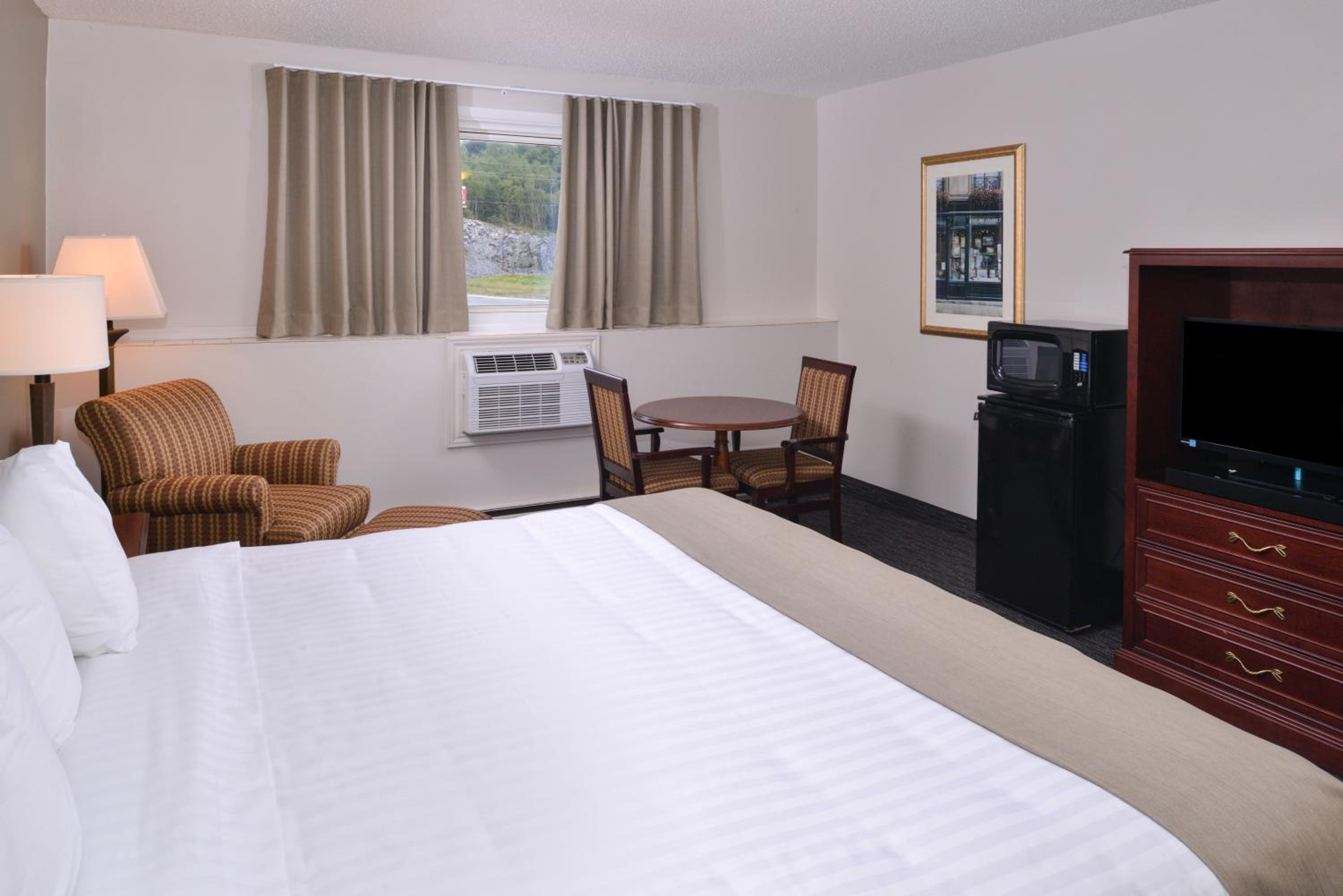 Standard King Room - Non Smoking/1st Floor photo 1