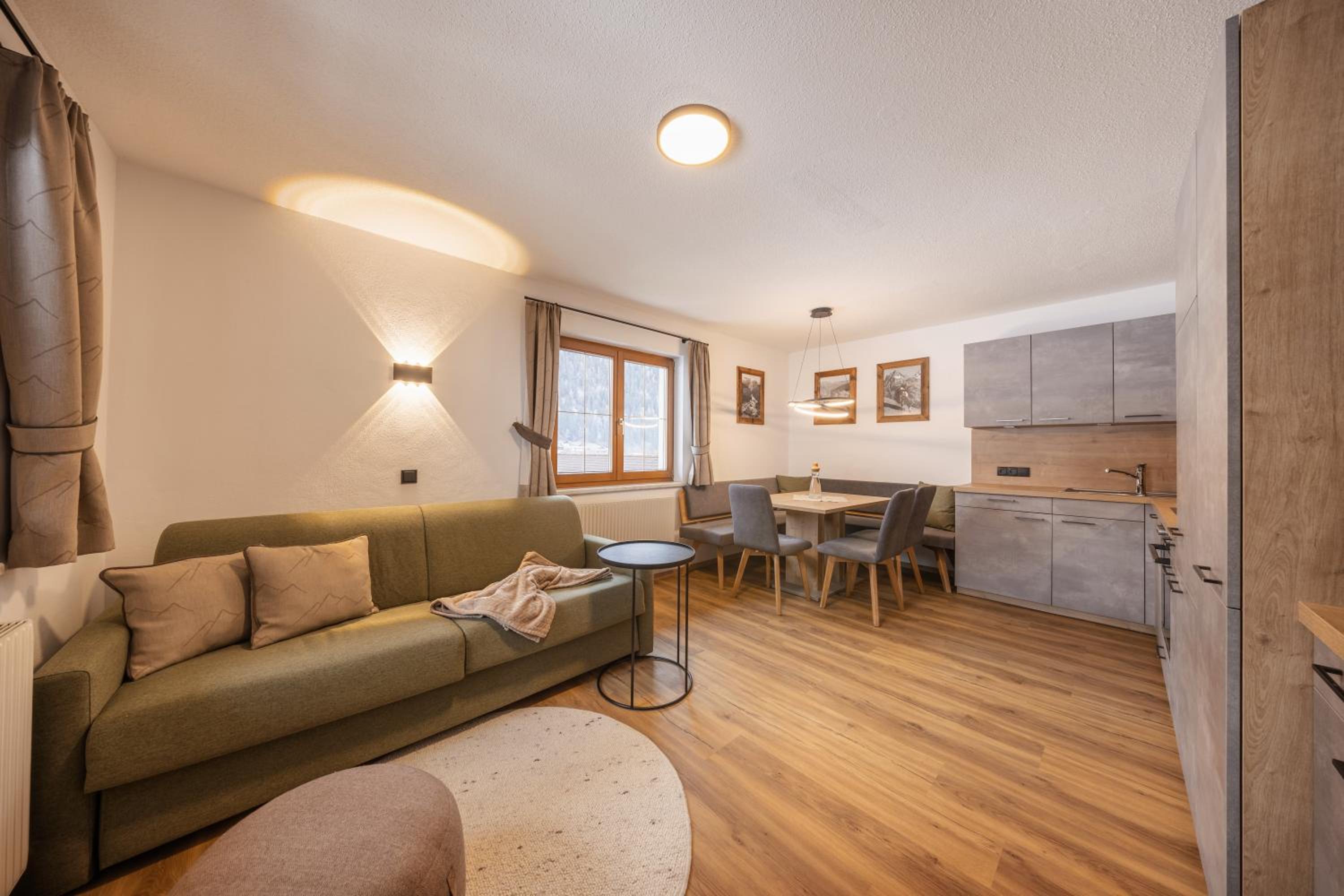 One-Bedroom Apartment with Balcony photo 1