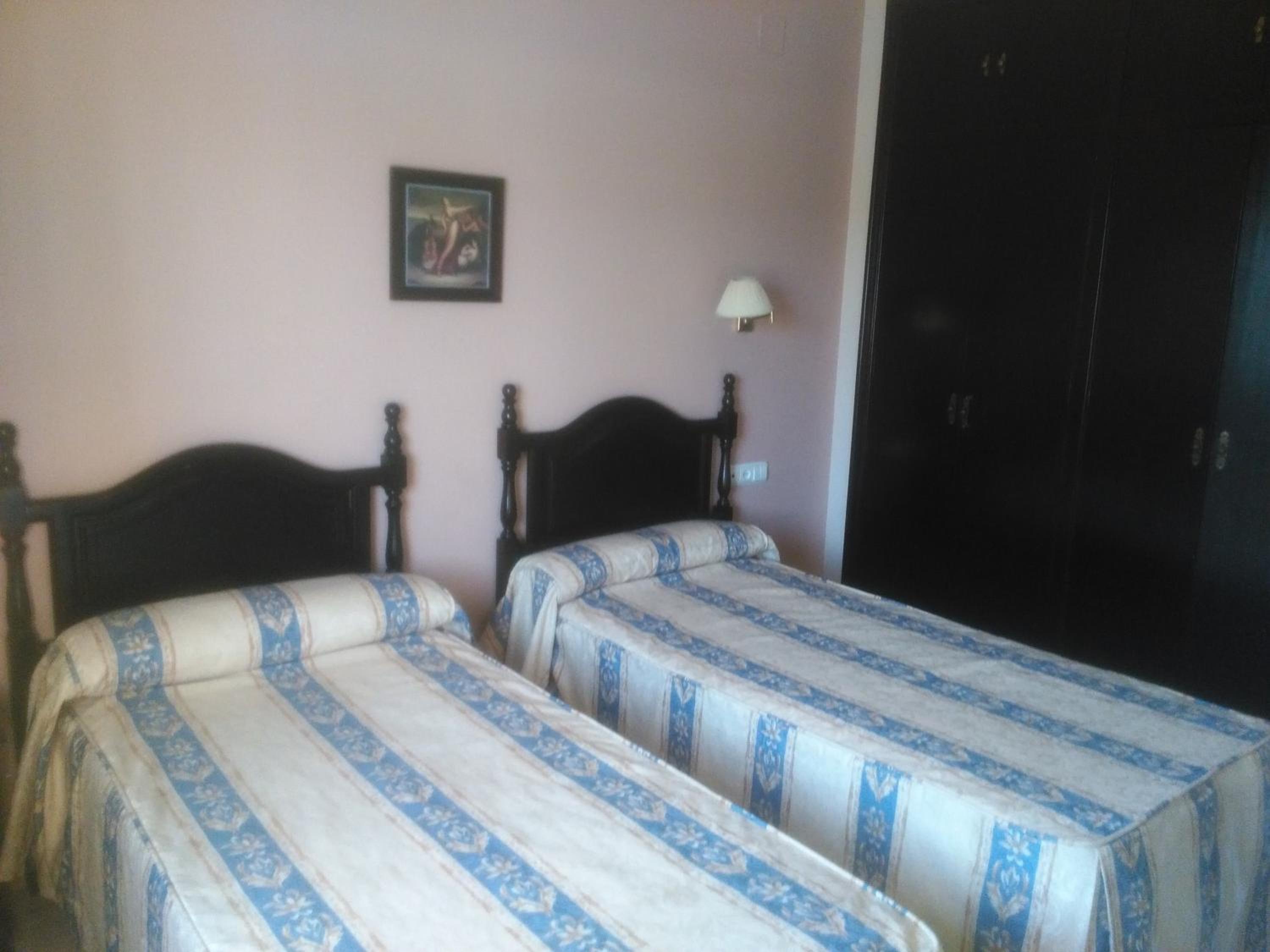 Twin Room - Photo 5