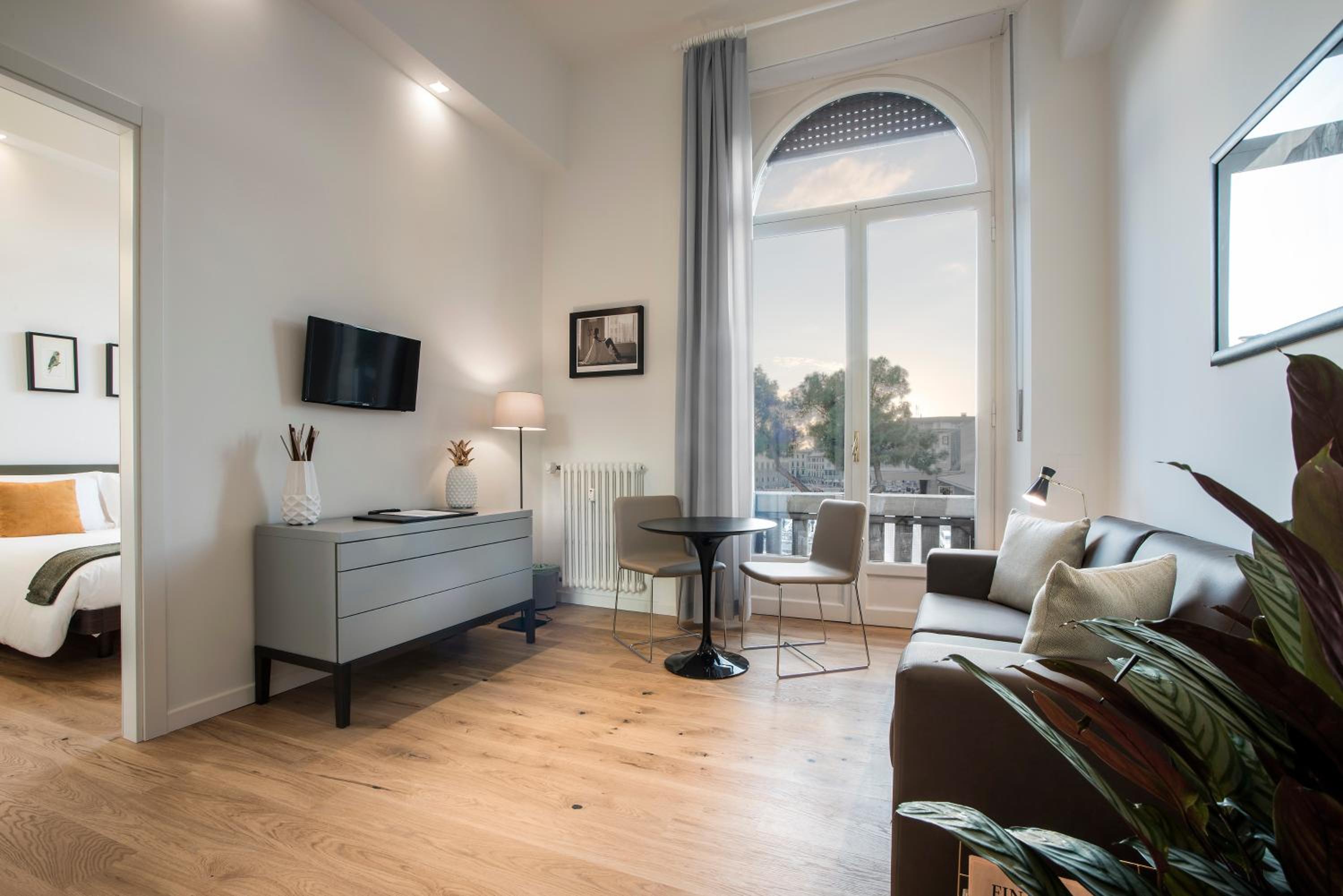 One-Bedroom Apartment photo 2