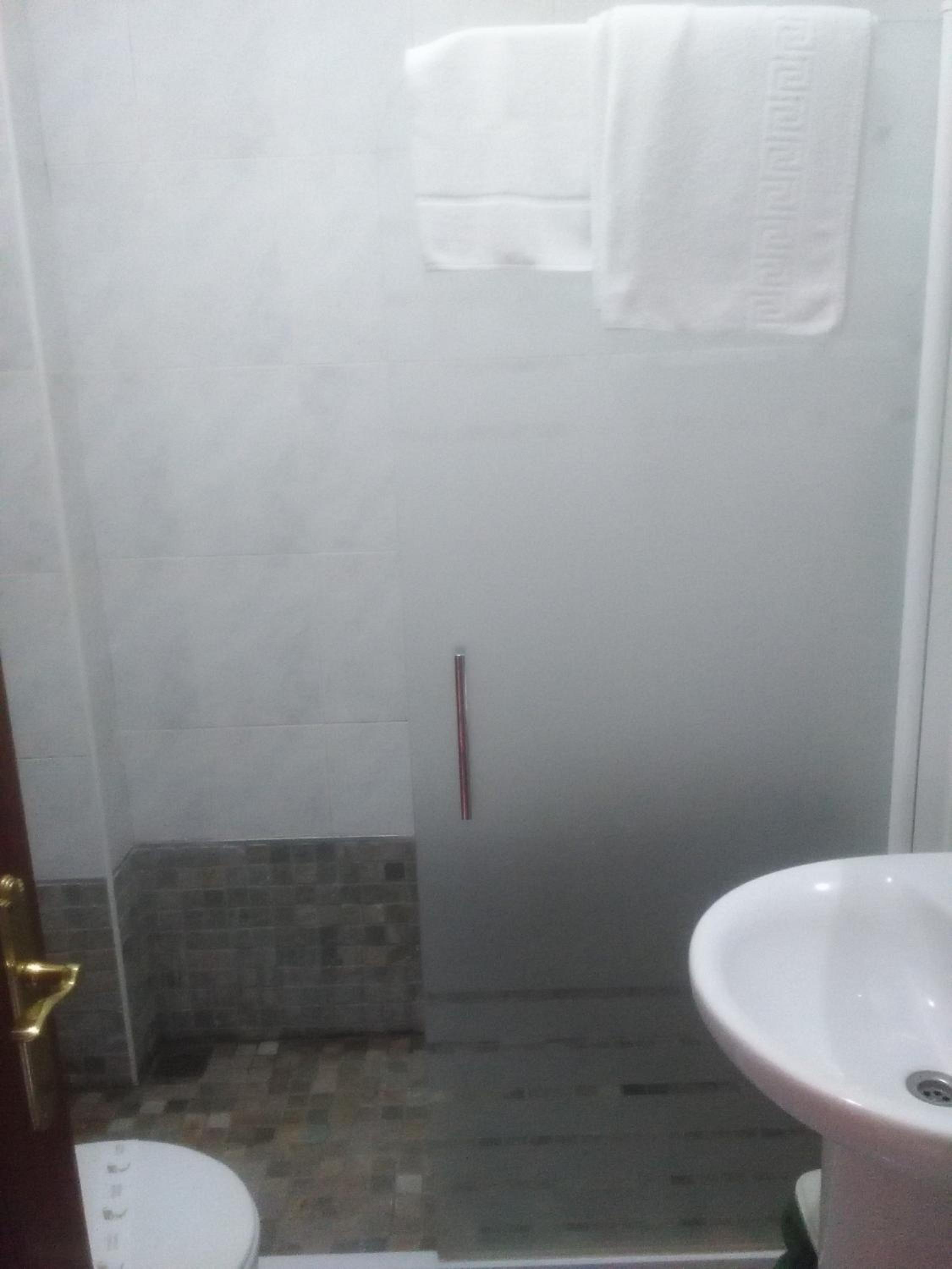 Twin Room - Photo 4