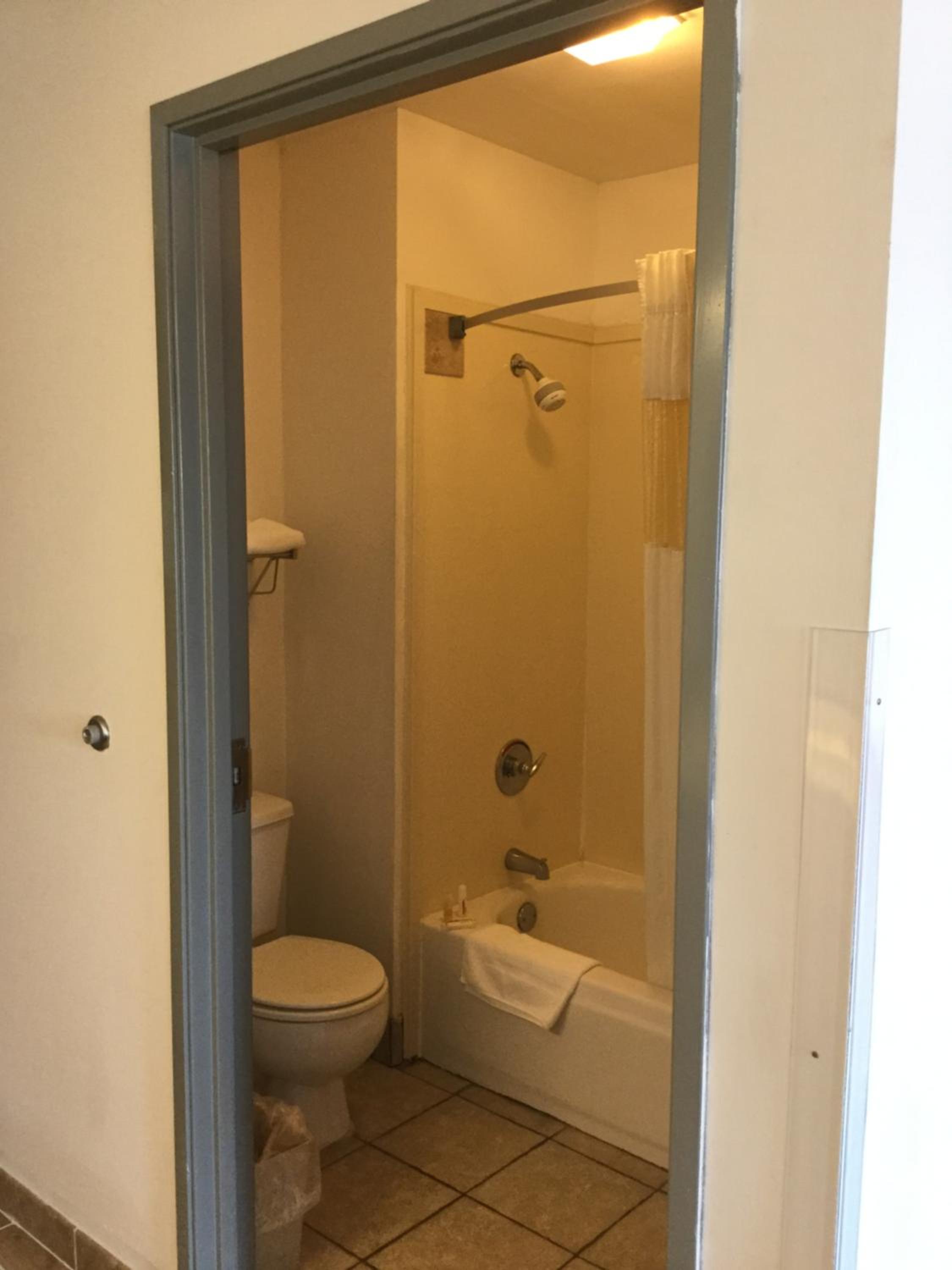 King Room - Non-Smoking - Photo 4