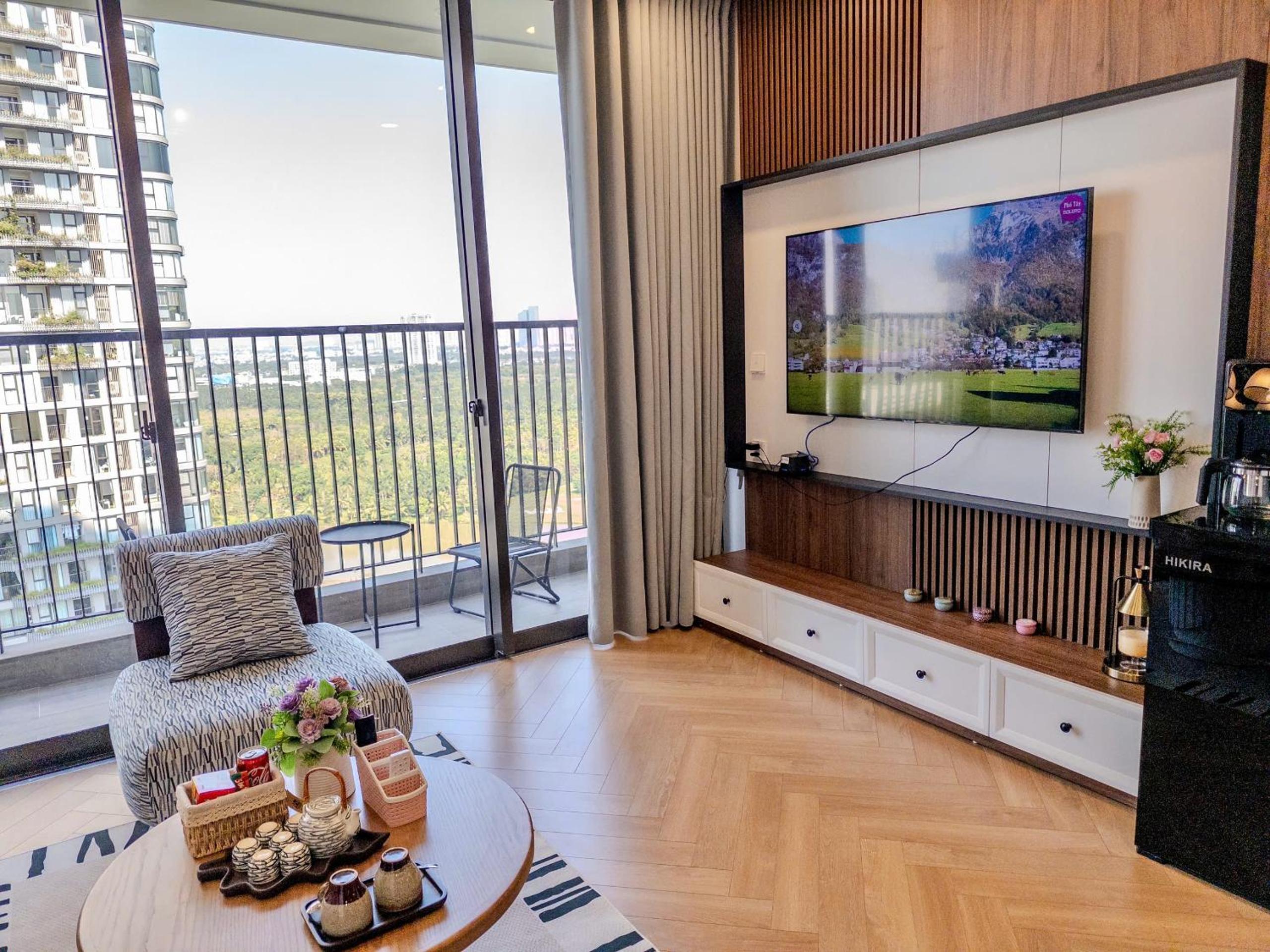 One-Bedroom Apartment with Lake View photo 3