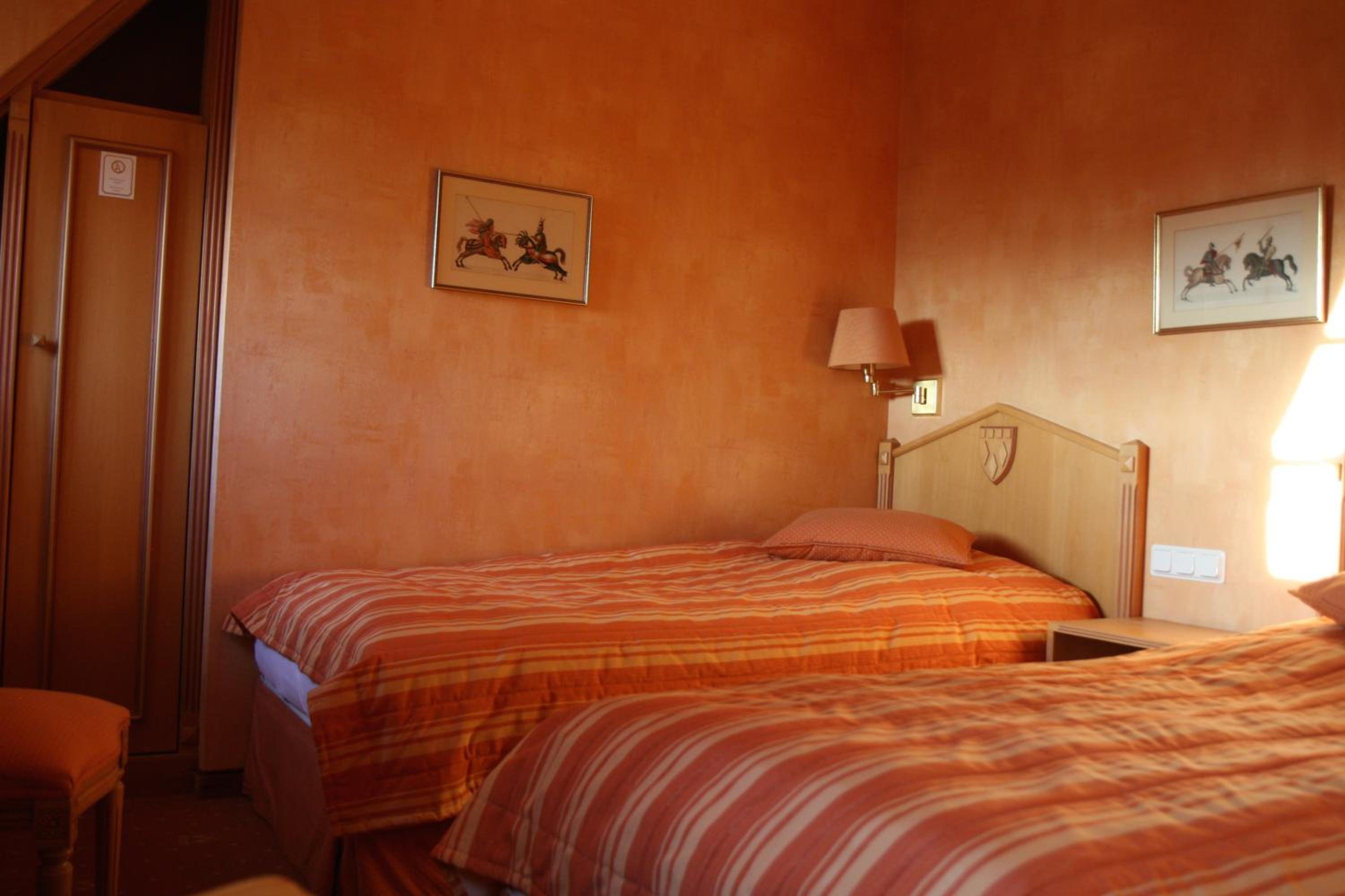 Budget Double Room - Photo 3