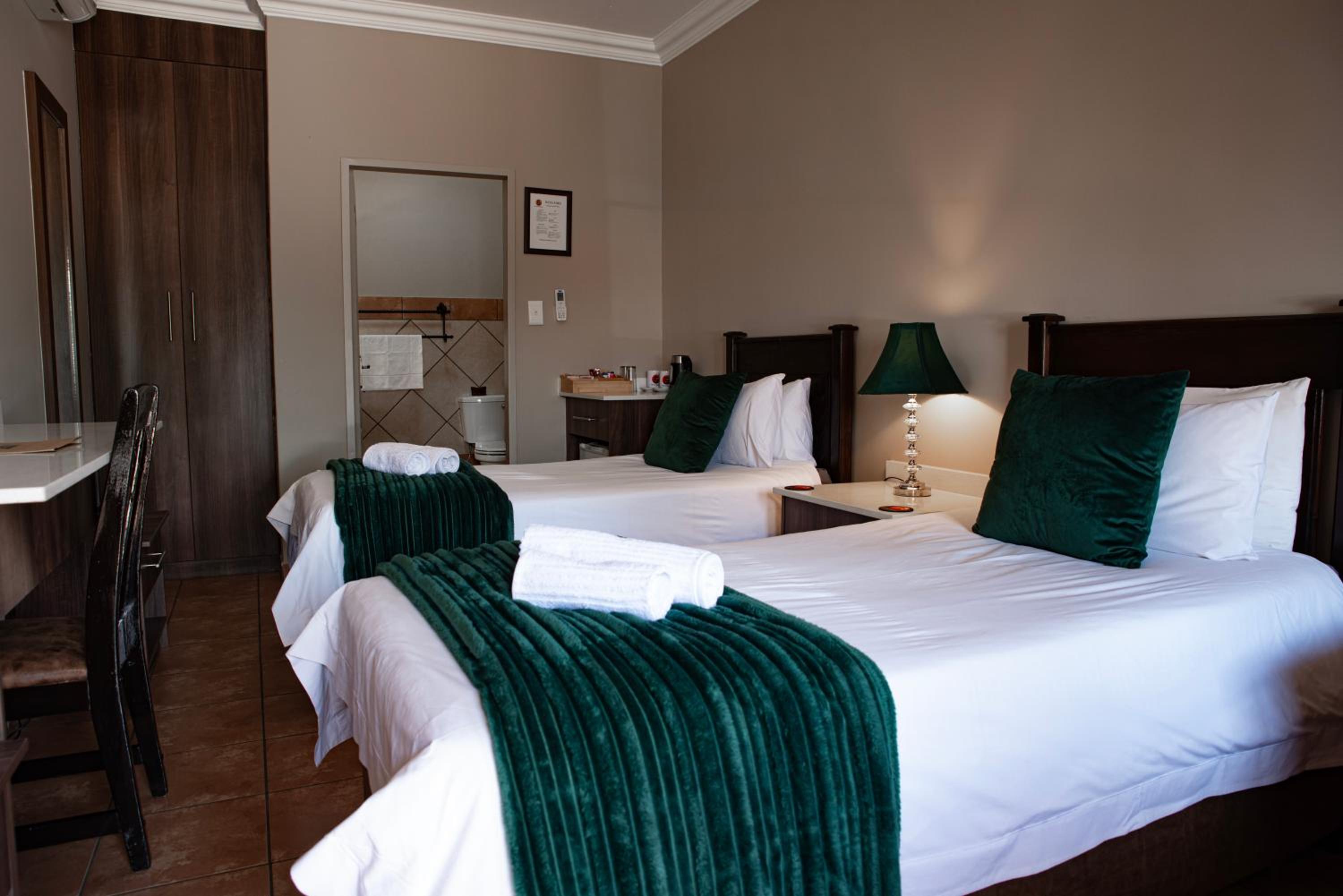 Twin Room with Bathroom photo 3