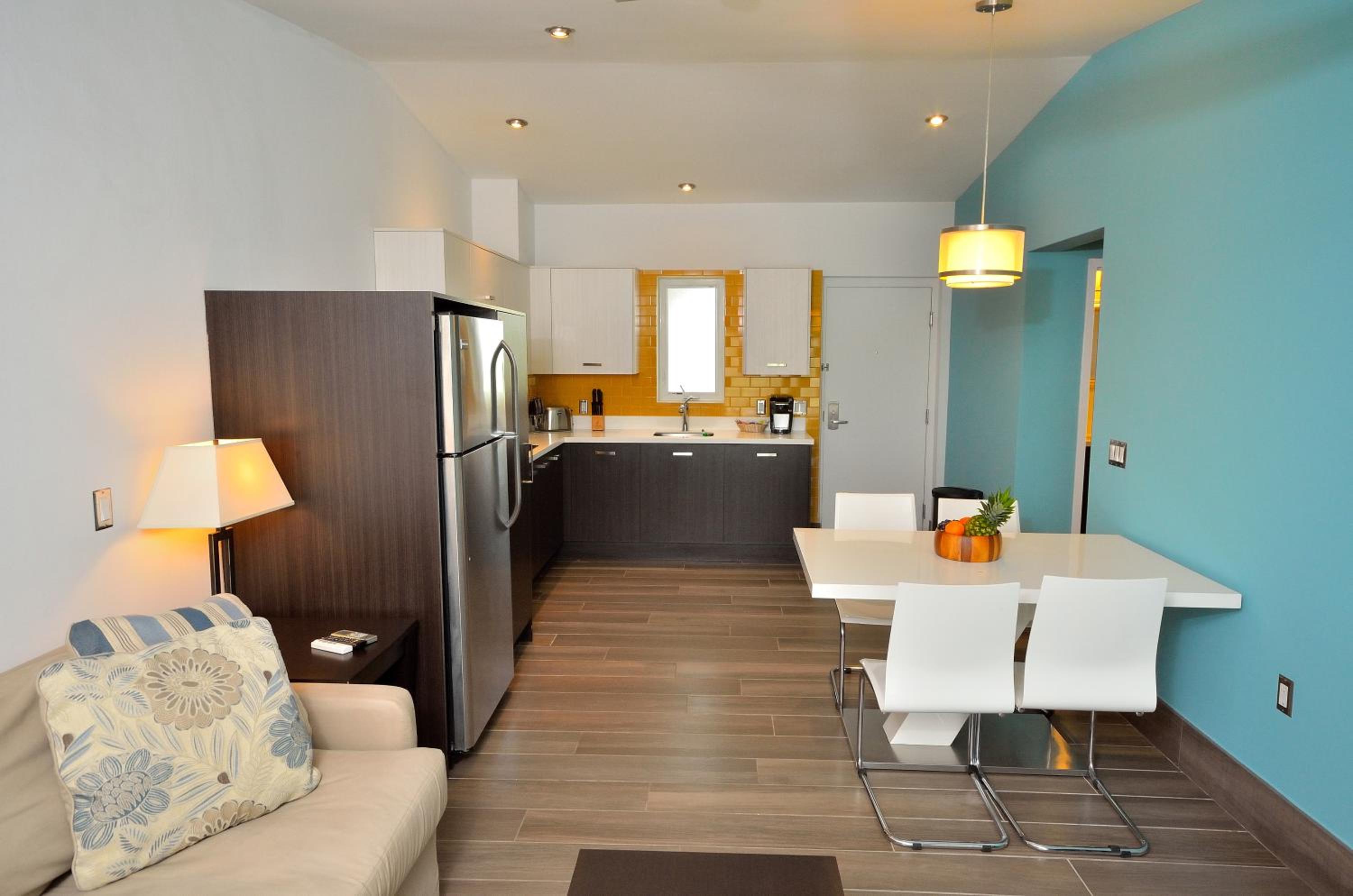Suite, 2 Bedrooms (King-Twin) photo 2