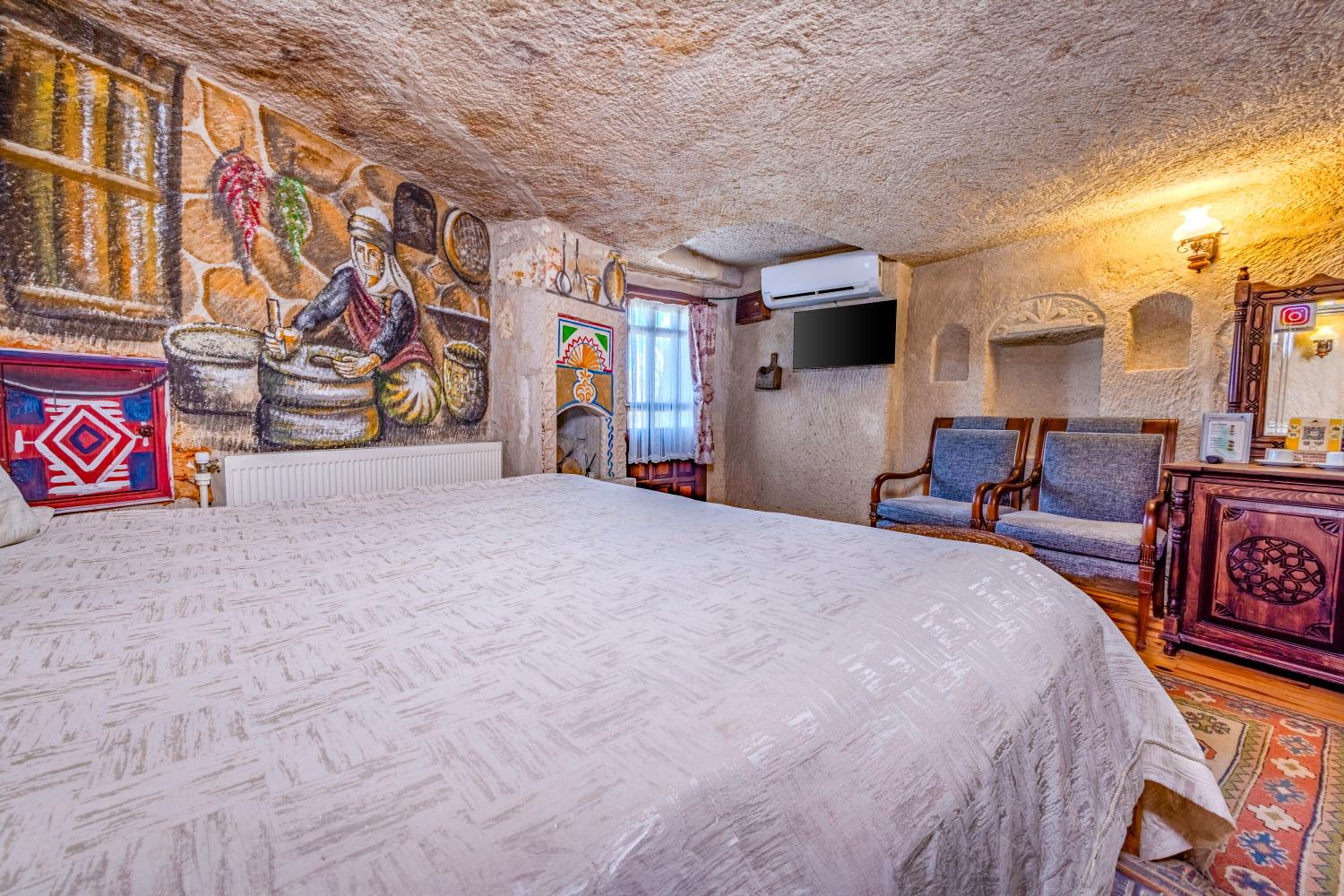 Queen Room with Balcony photo 3