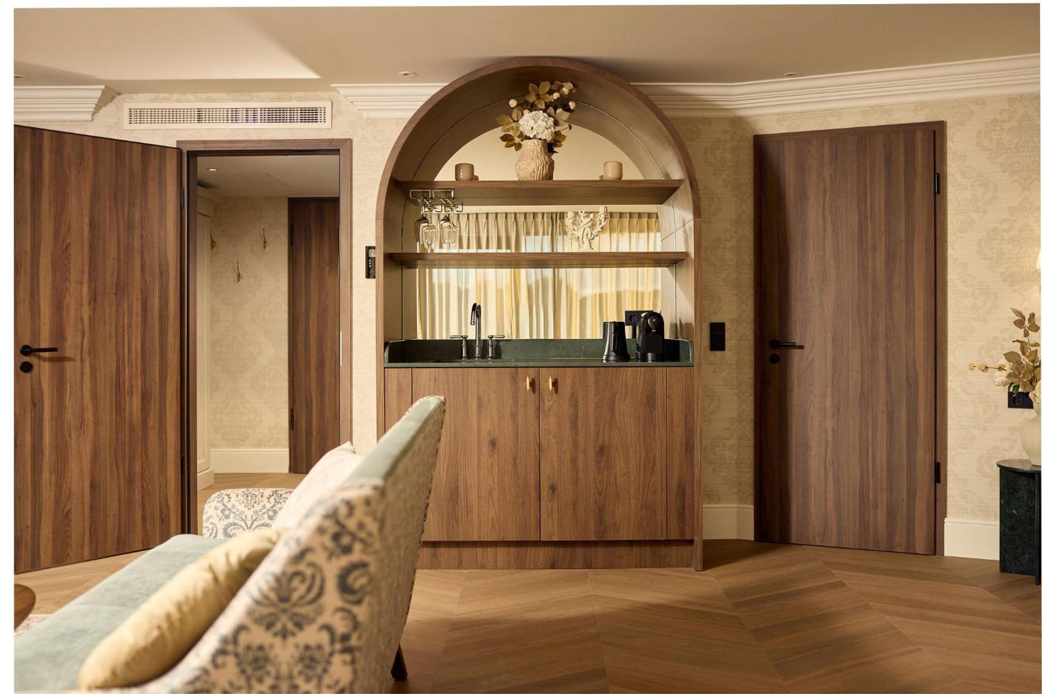 Queen Suite