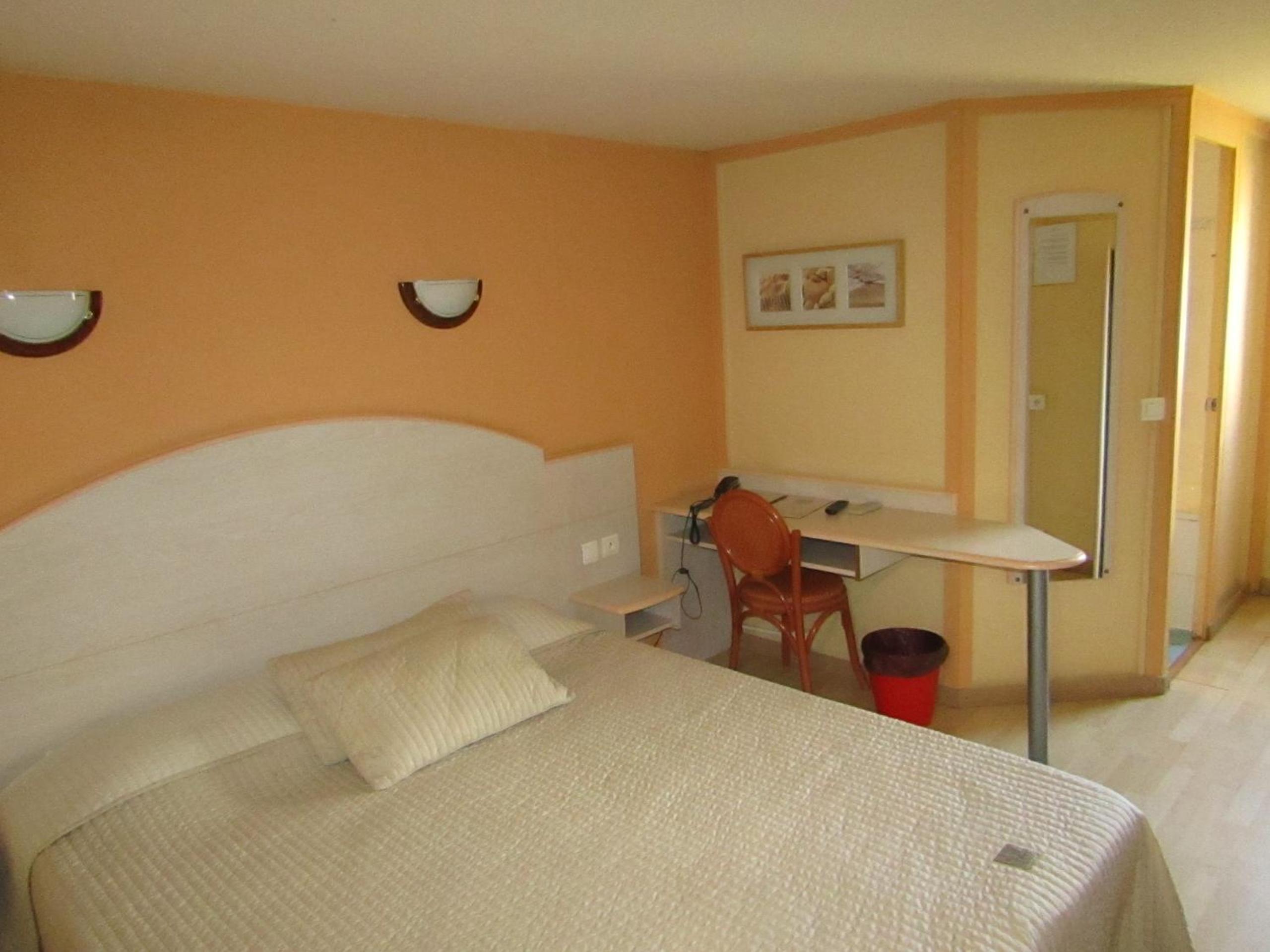 Double Room - Photo 6