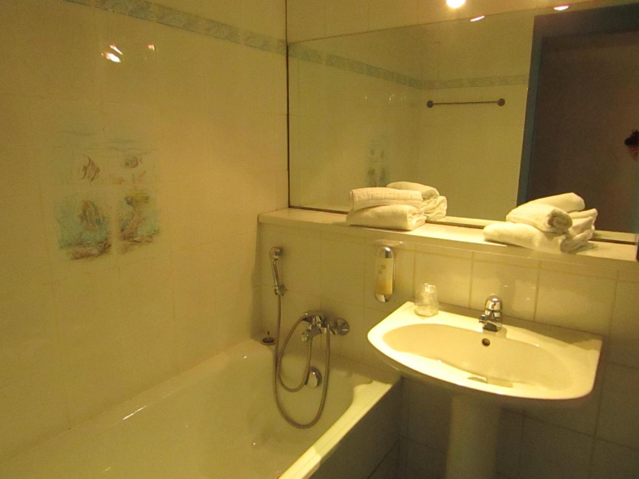 Twin Room - Photo 6