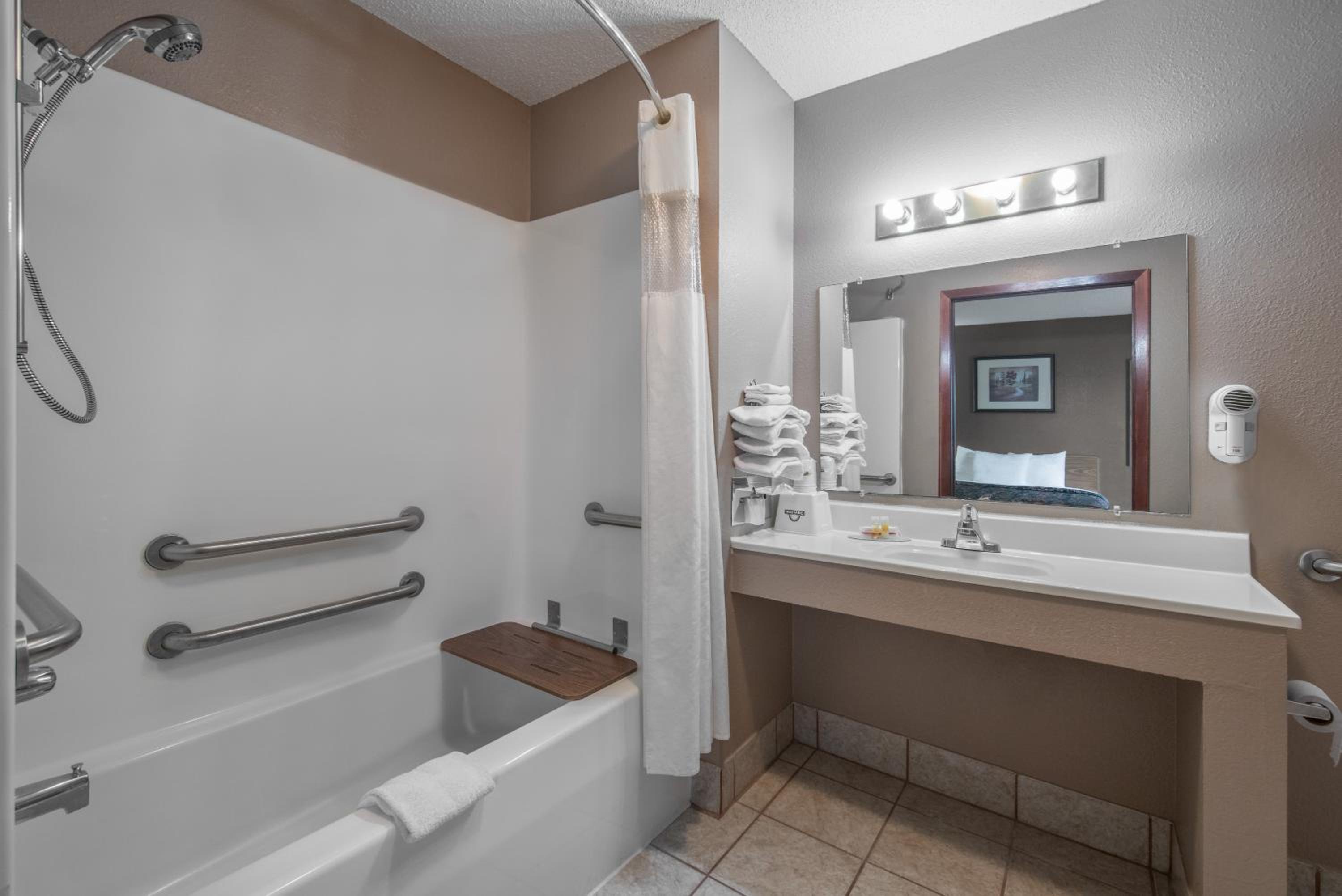 Queen Room with Two Queen Beds - Disability Access/Non-Smoking photo 2