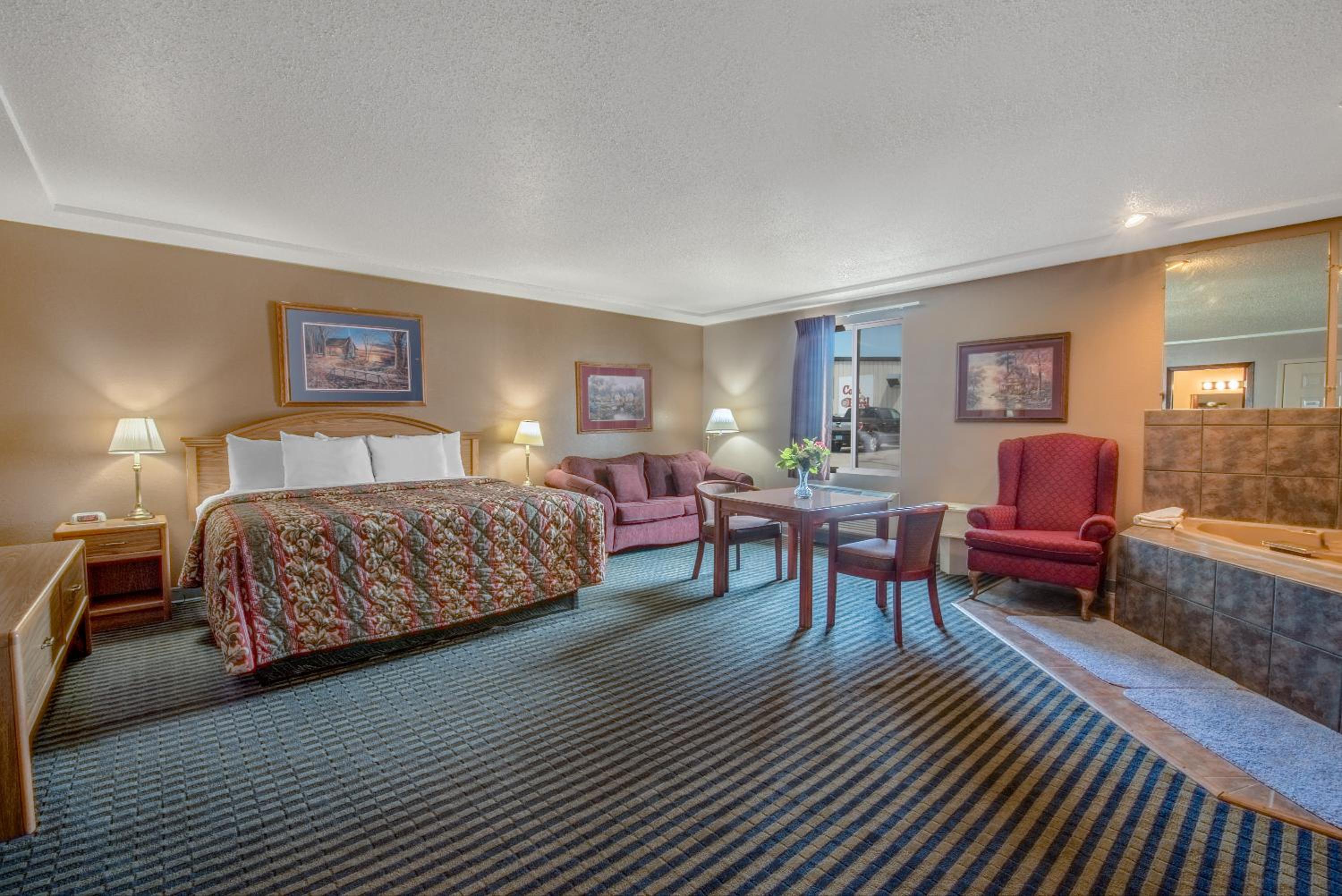 Deluxe King Suite photo 1