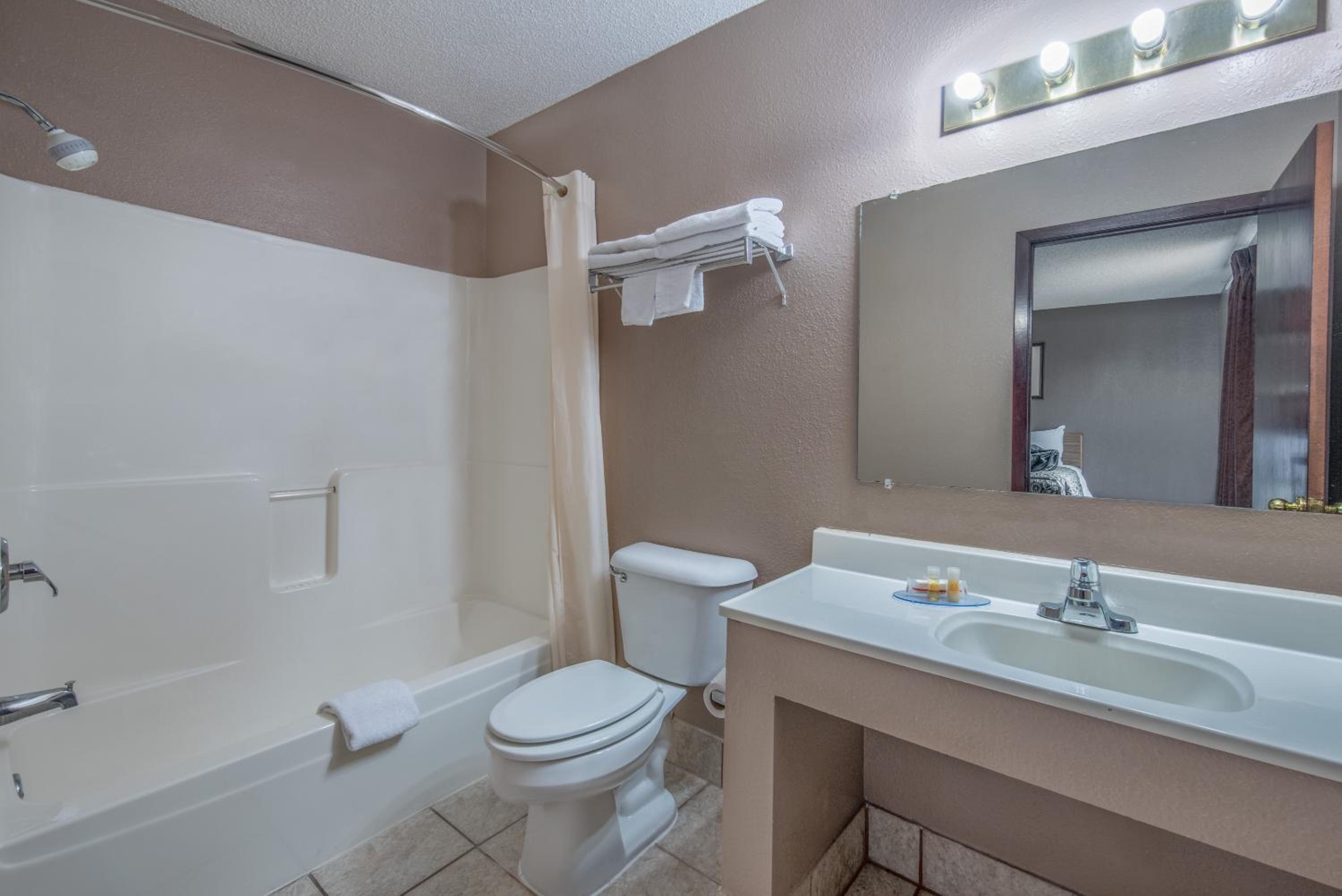 Deluxe King Suite photo 2